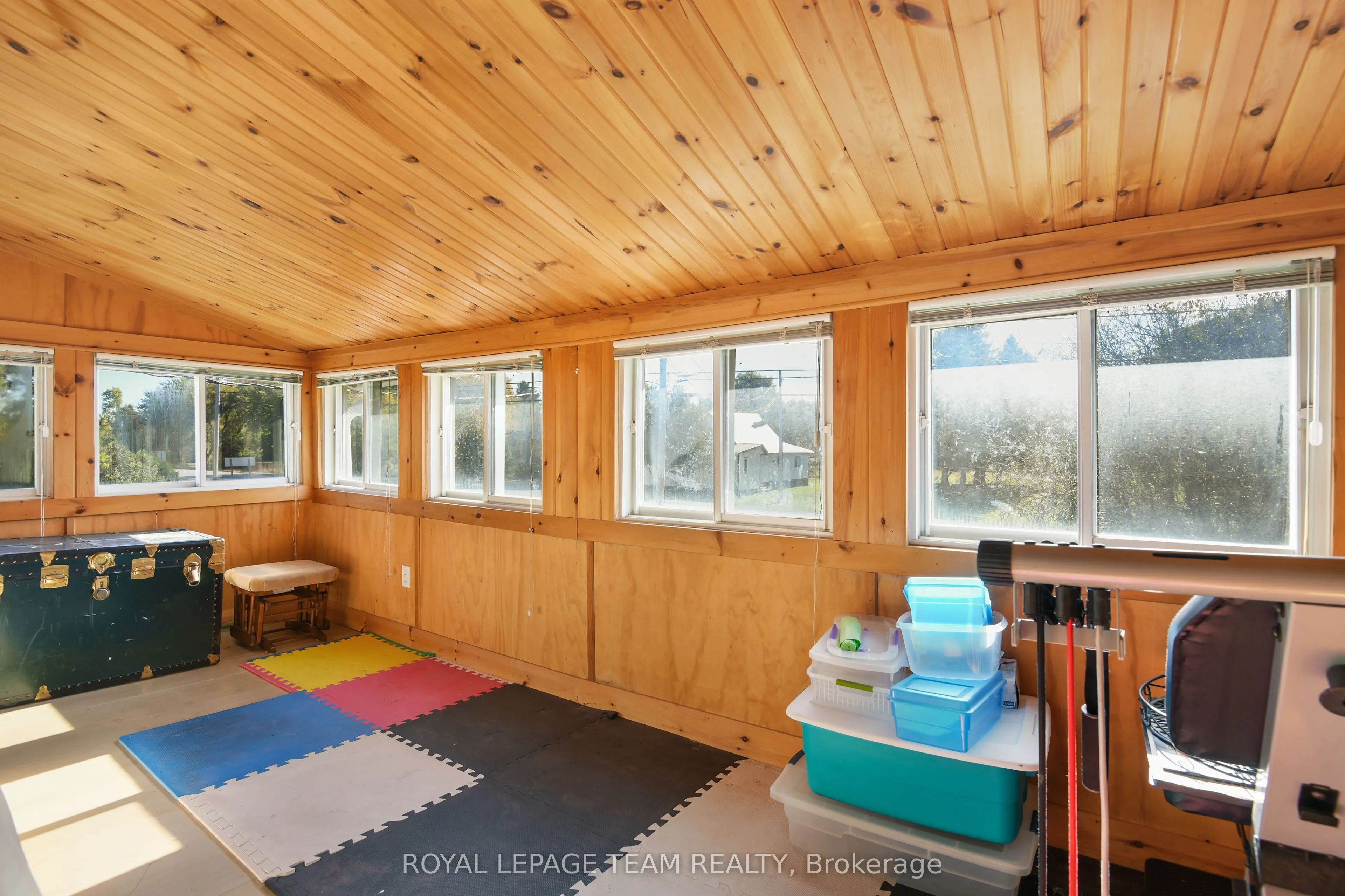 2692 Dunrobin Road