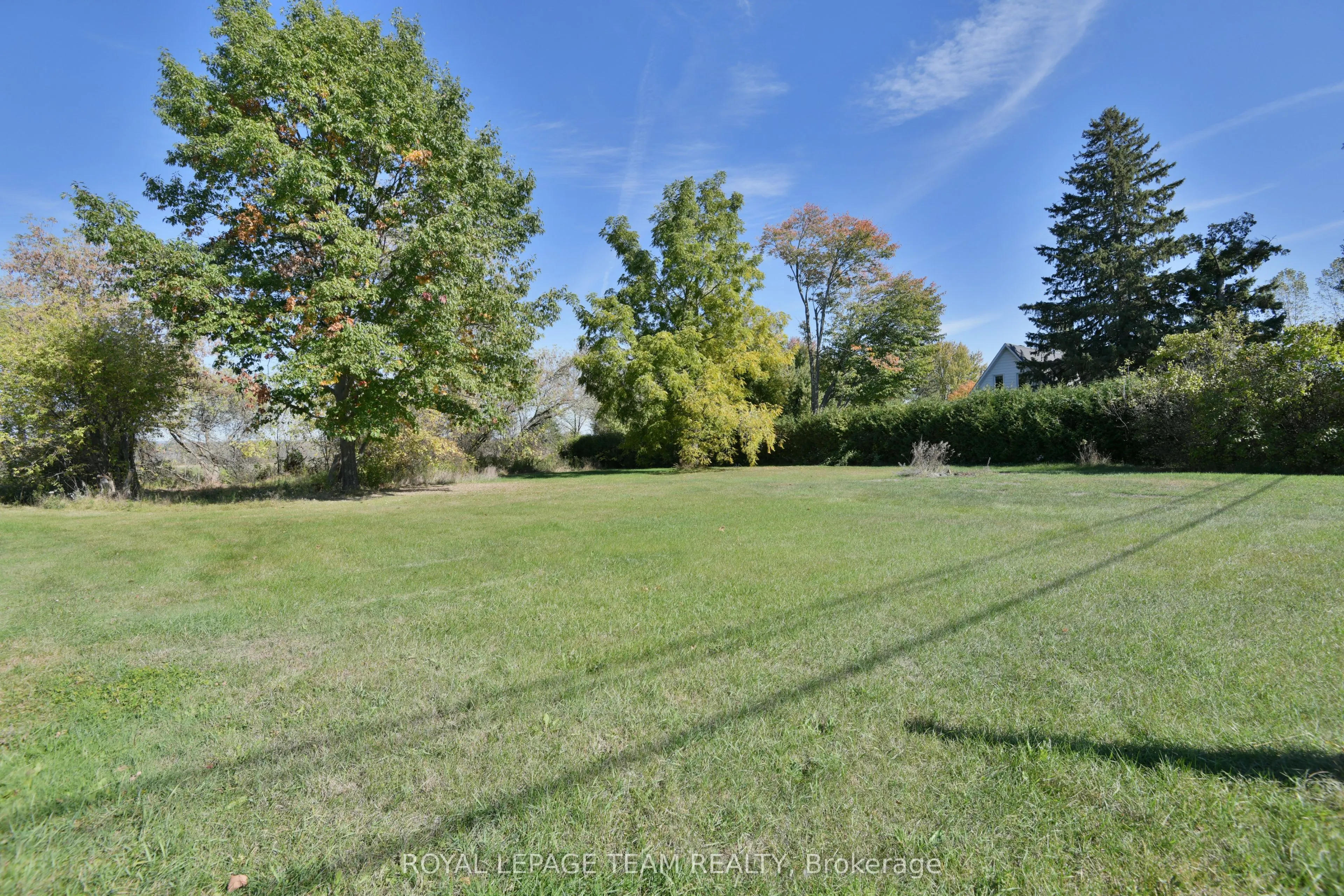 2692 Dunrobin Road