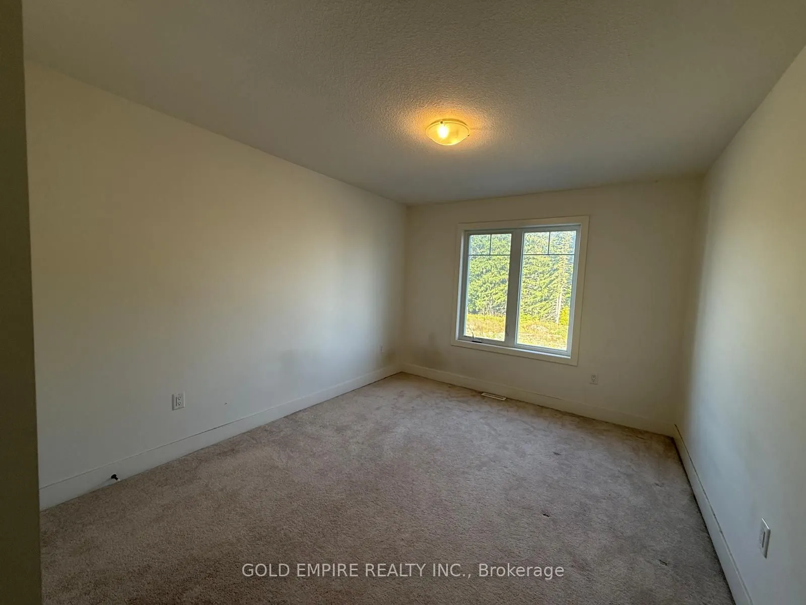 27 Christopher Court, #upper