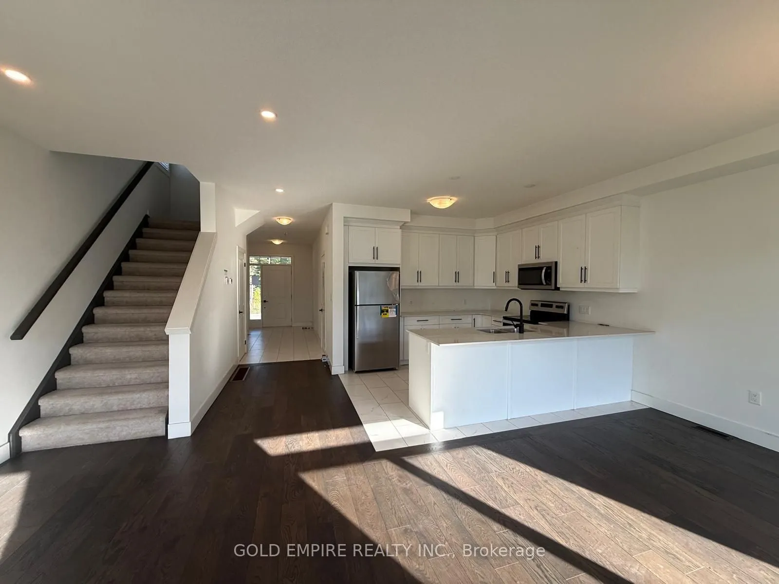 27 Christopher Court, #upper