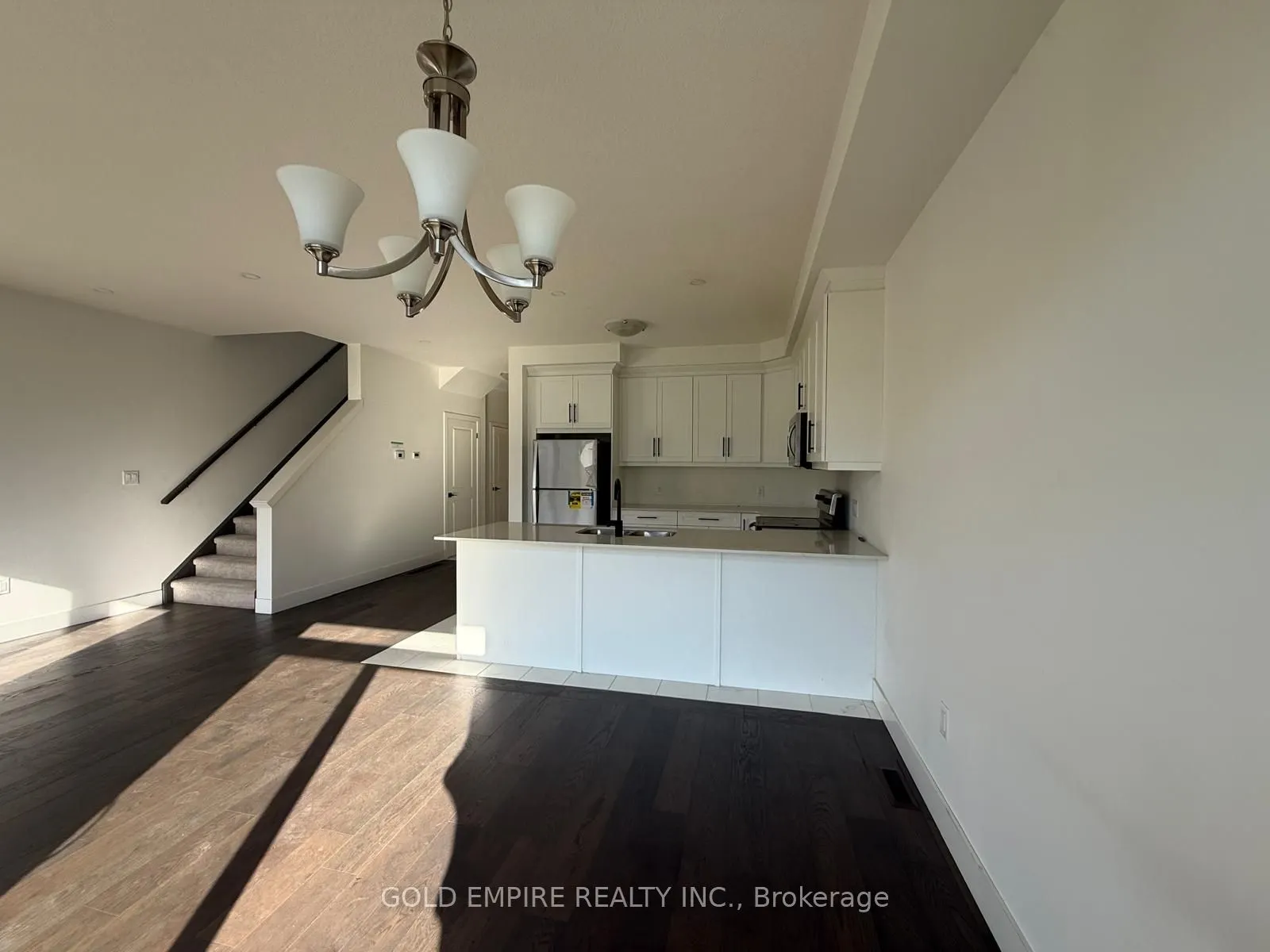 27 Christopher Court, #upper