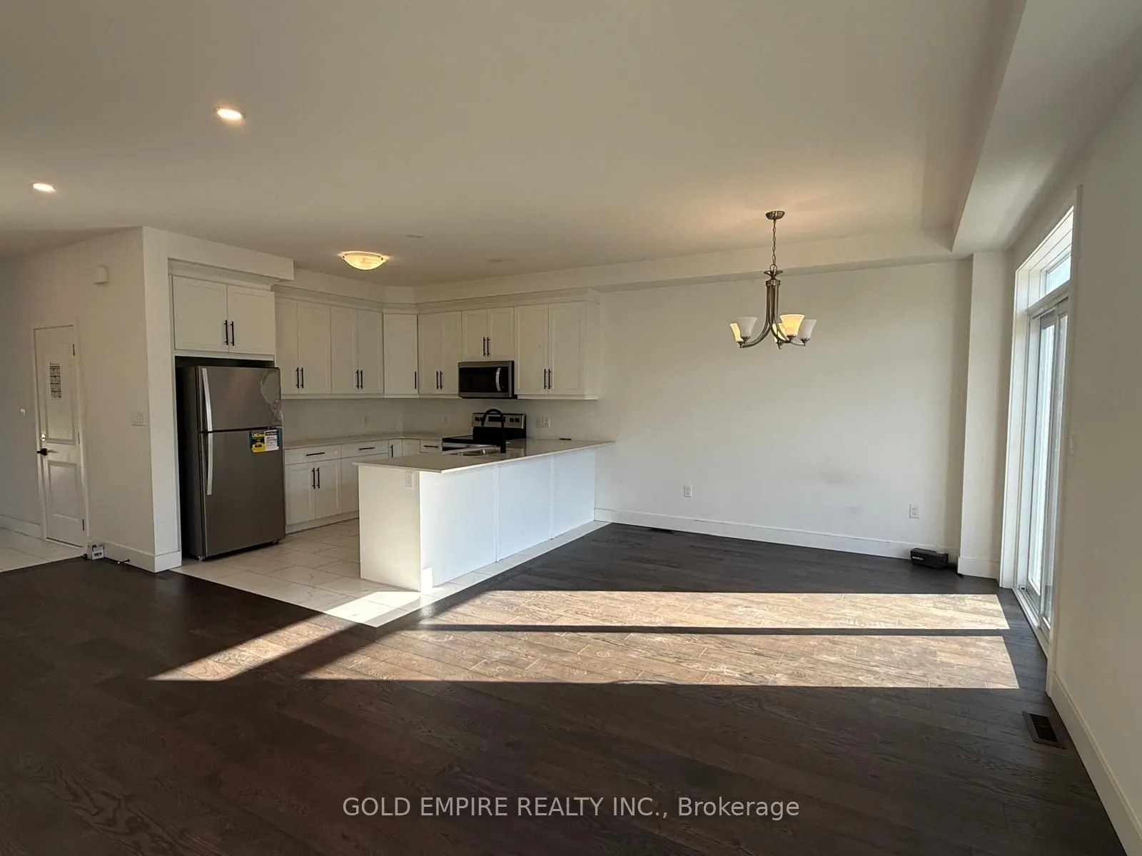 27 Christopher Court, #upper