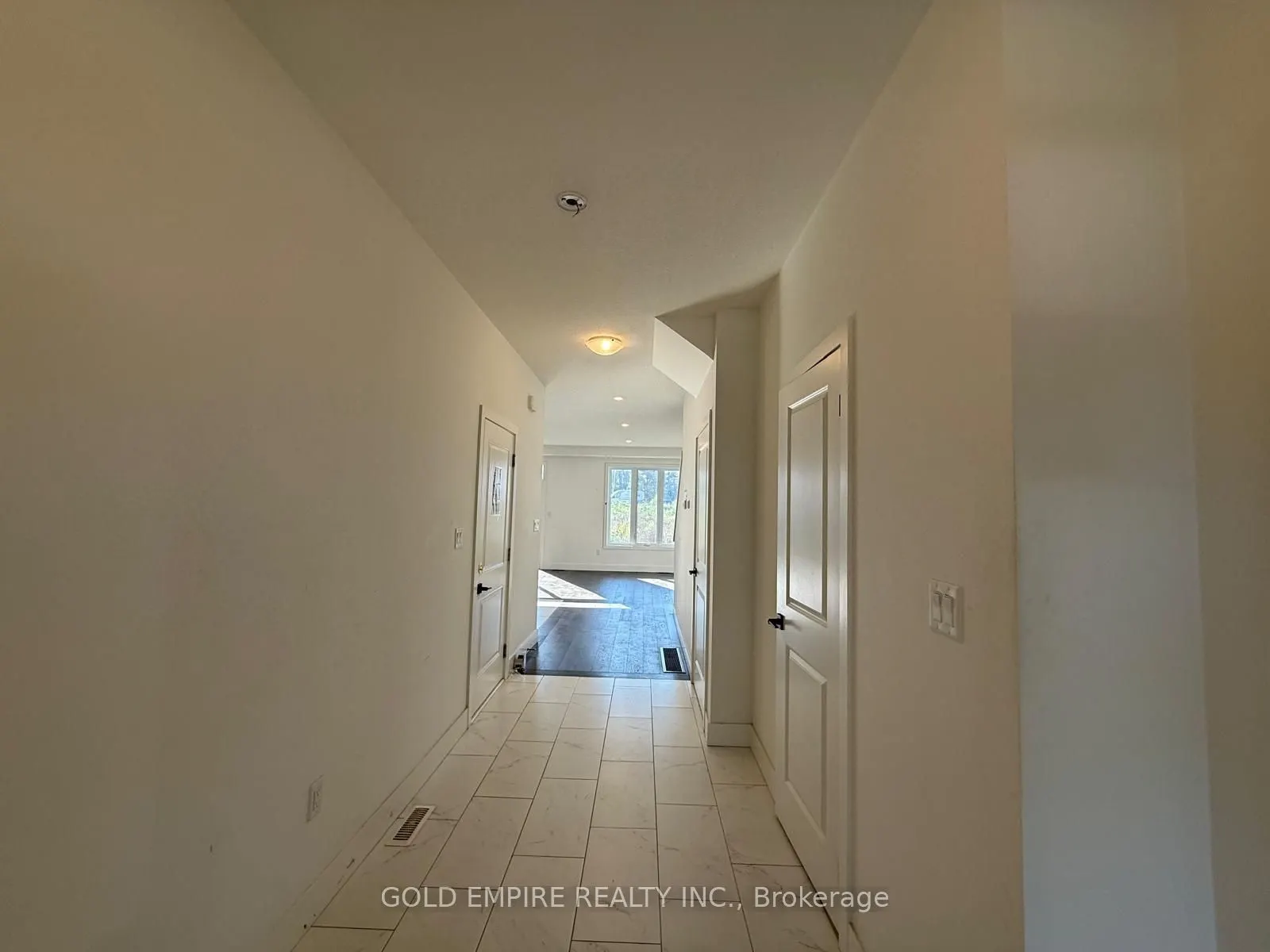 27 Christopher Court, #upper