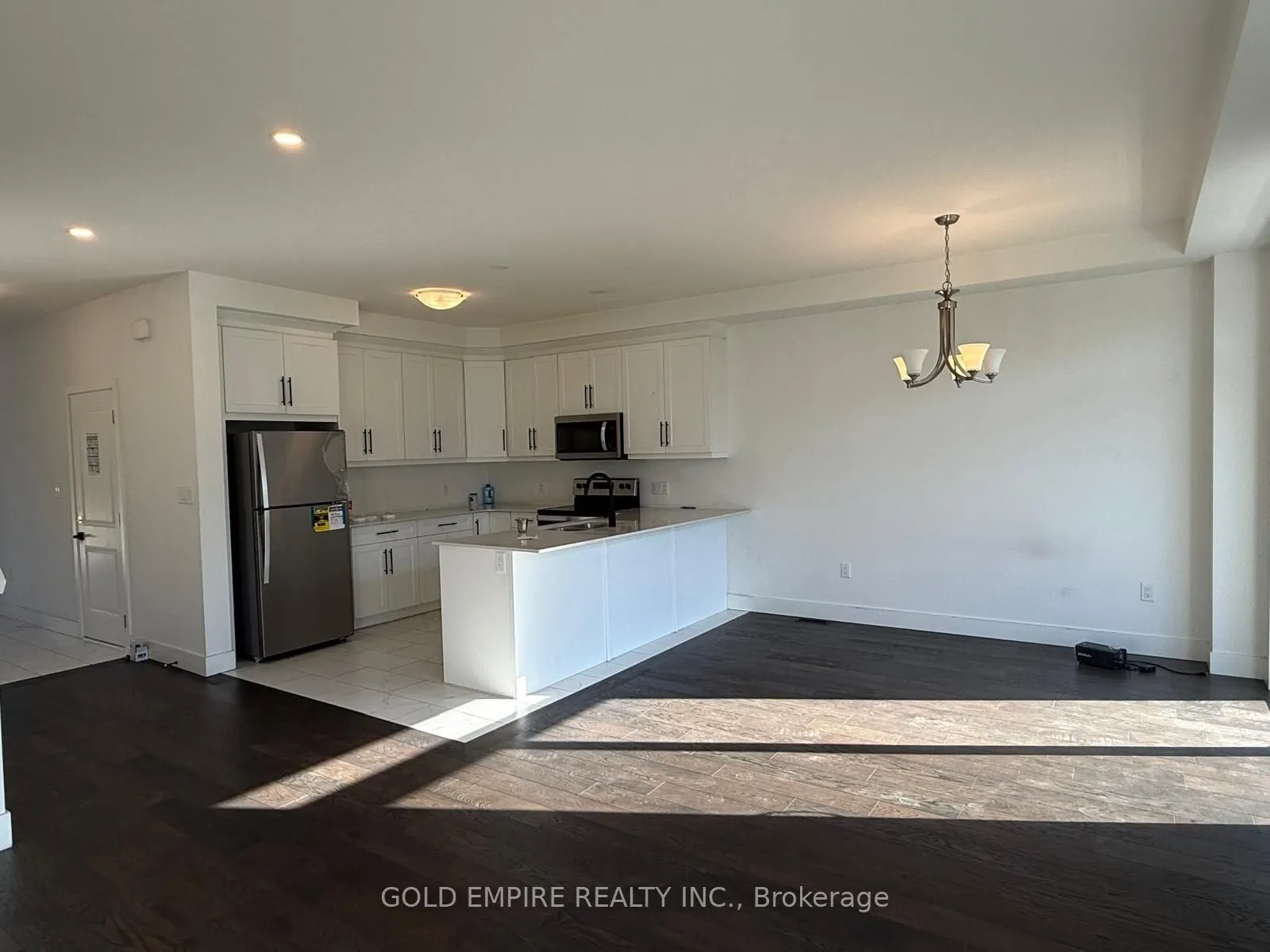 27 Christopher Court, #upper