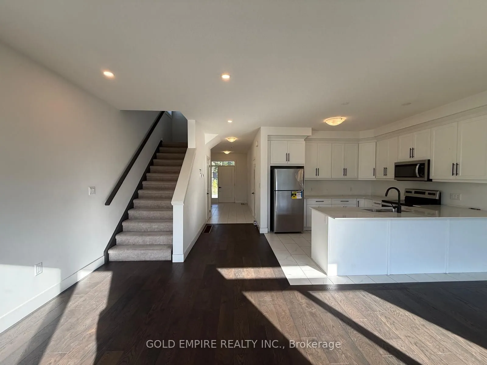 27 Christopher Court, #upper