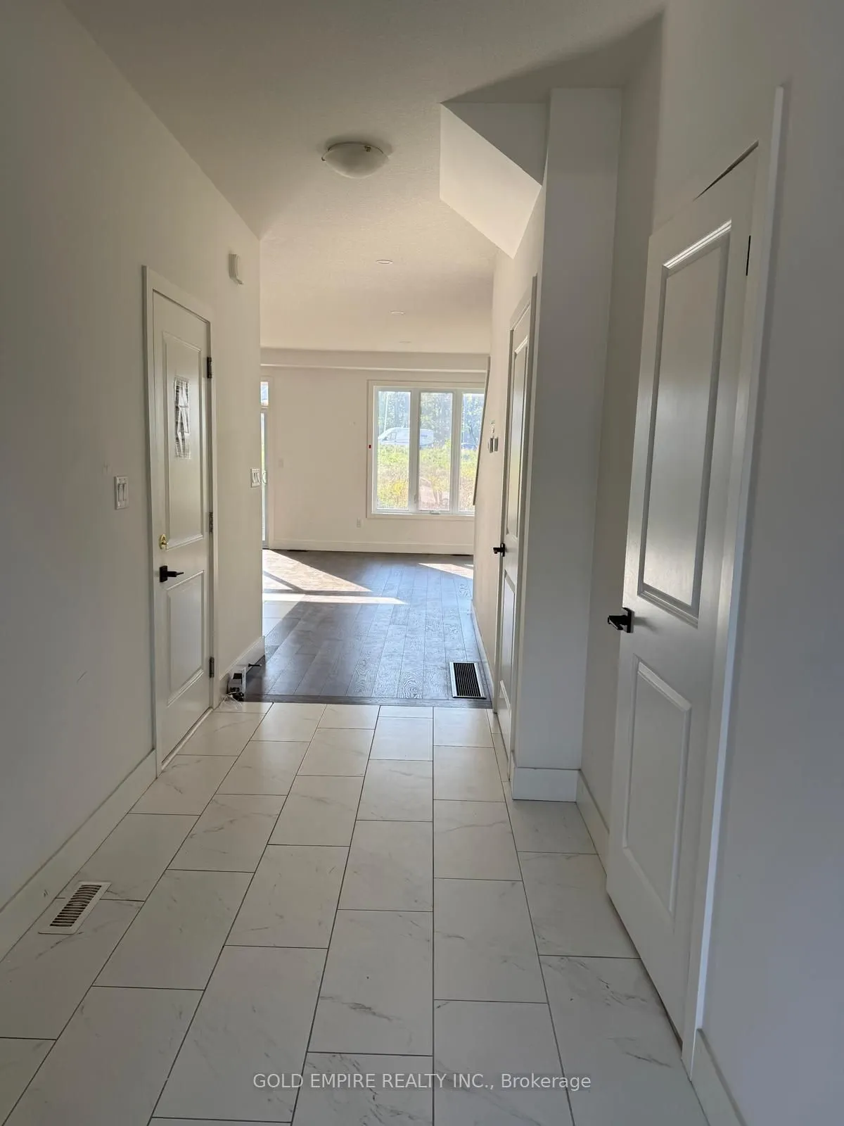 27 Christopher Court, #upper