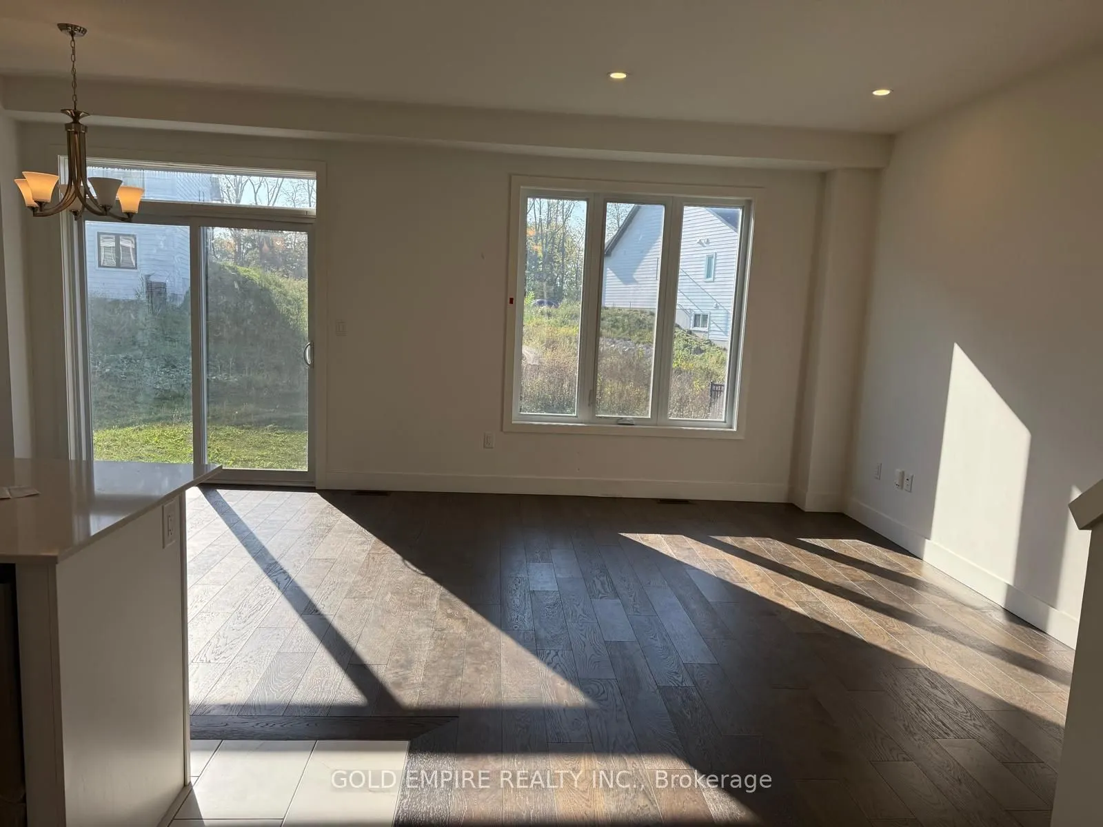 27 Christopher Court, #upper