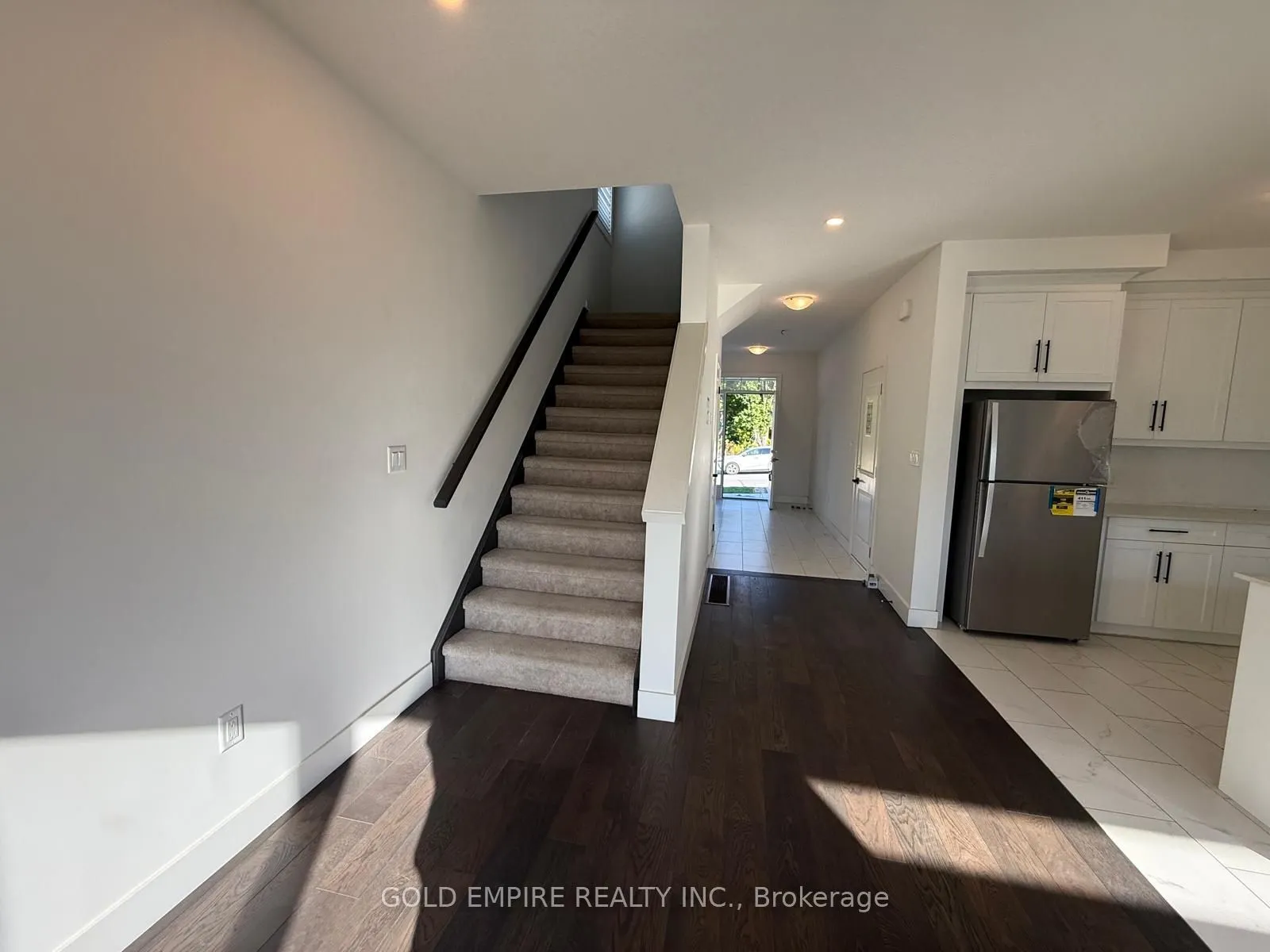 27 Christopher Court, #upper