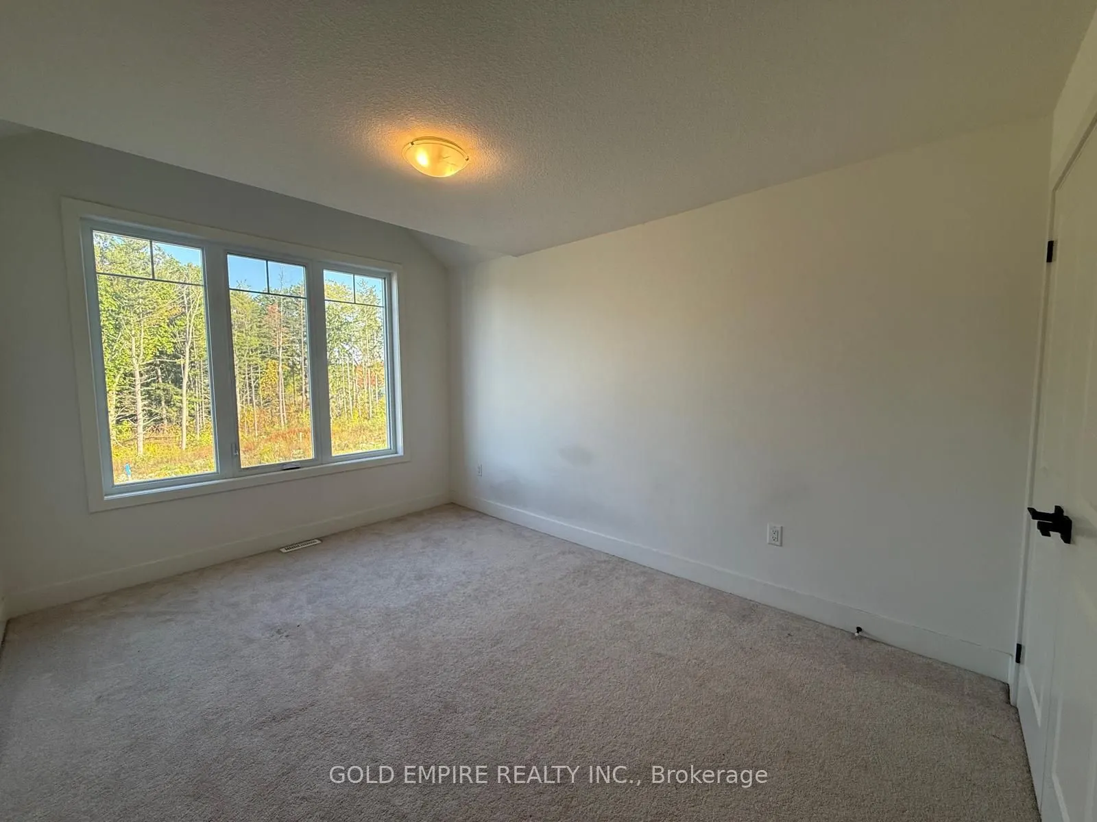 27 Christopher Court, #upper