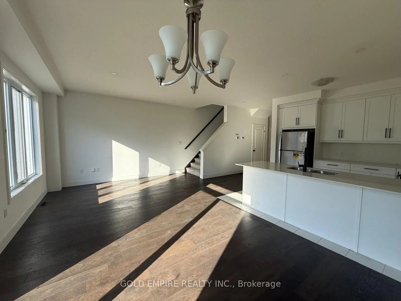 27 Christopher Court, #upper
