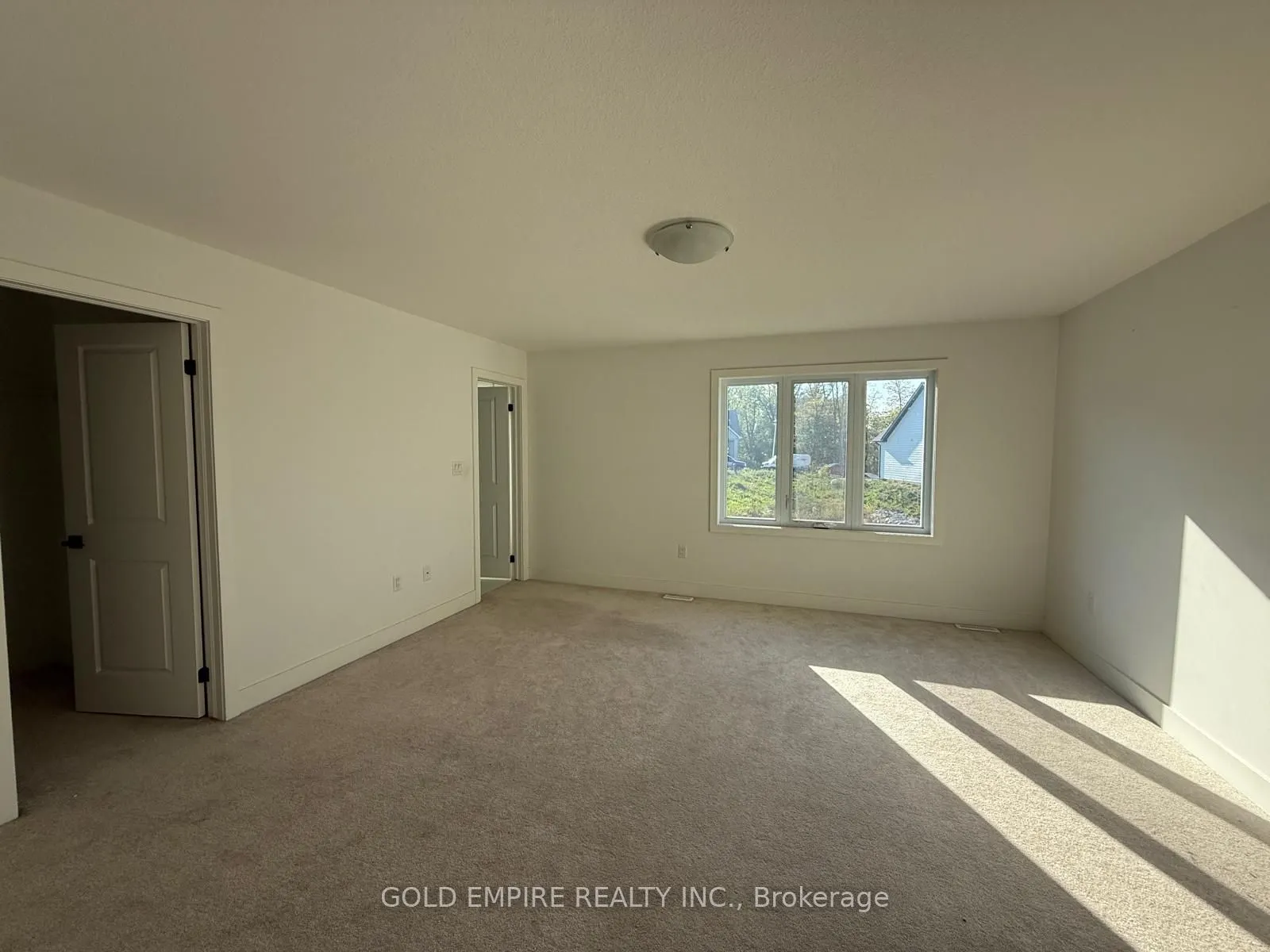 27 Christopher Court, #upper