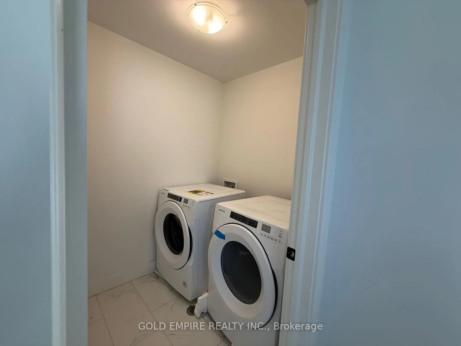 27 Christopher Court, #upper