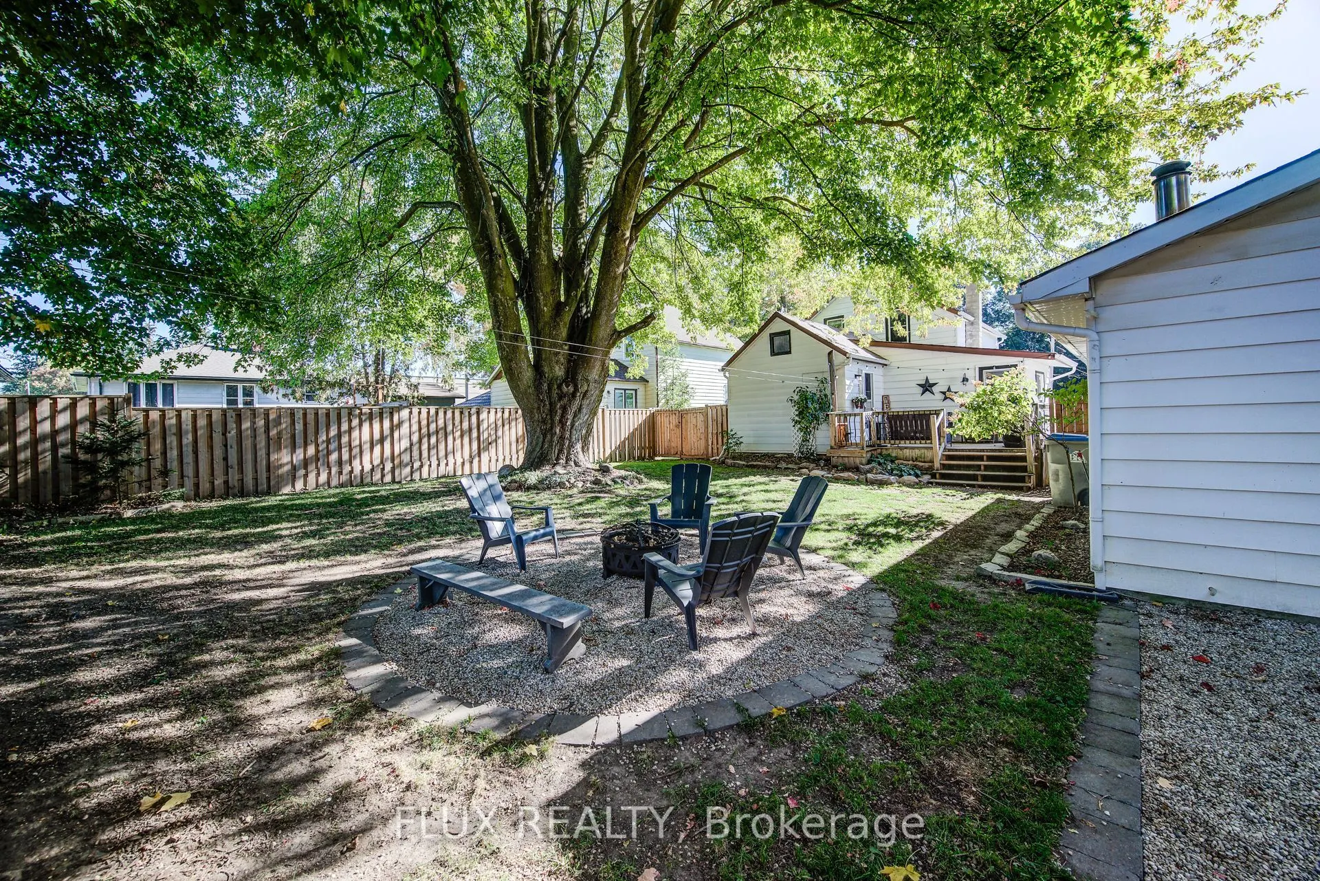 379 Livingstone Avenue N
