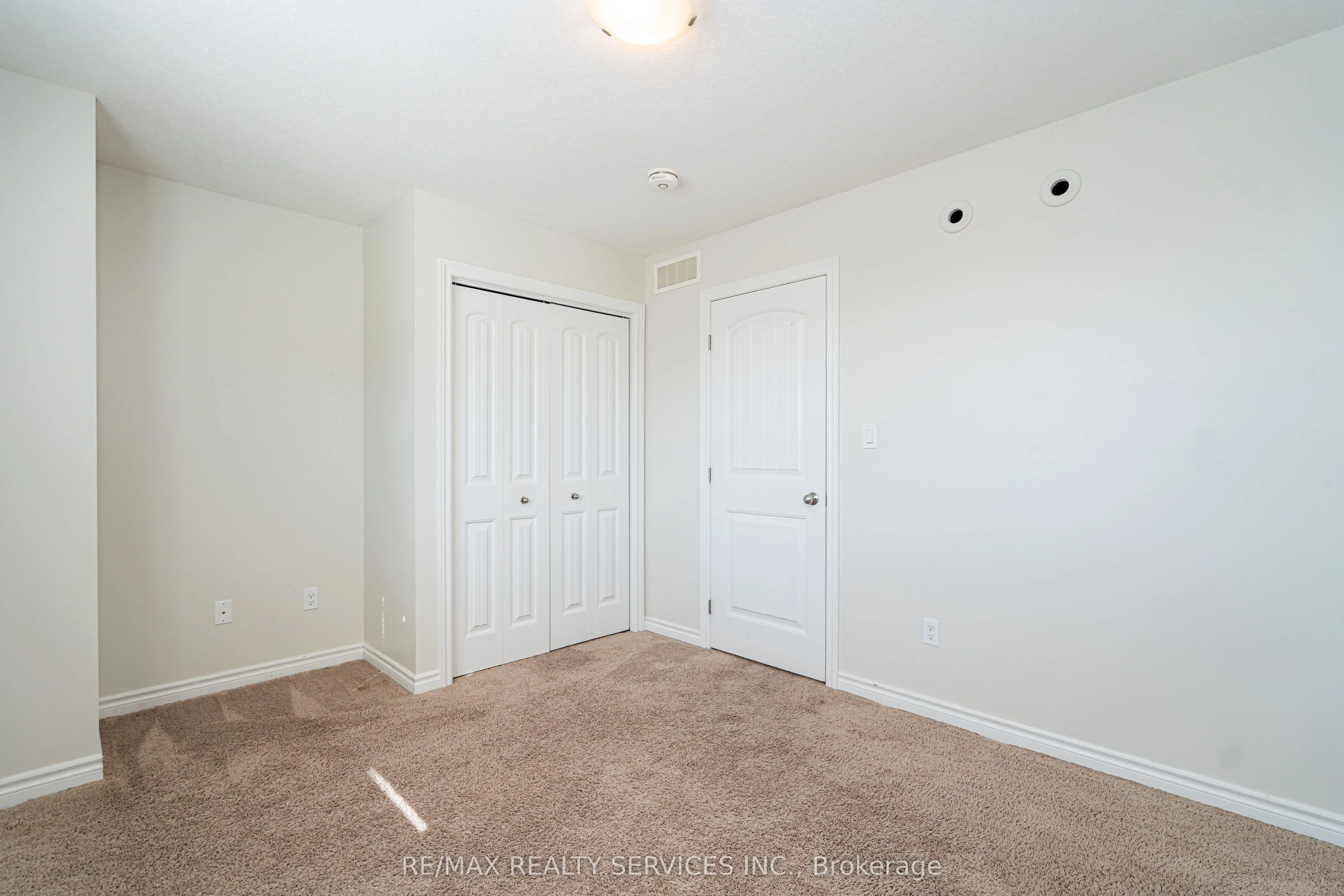 25 Acorn Trail