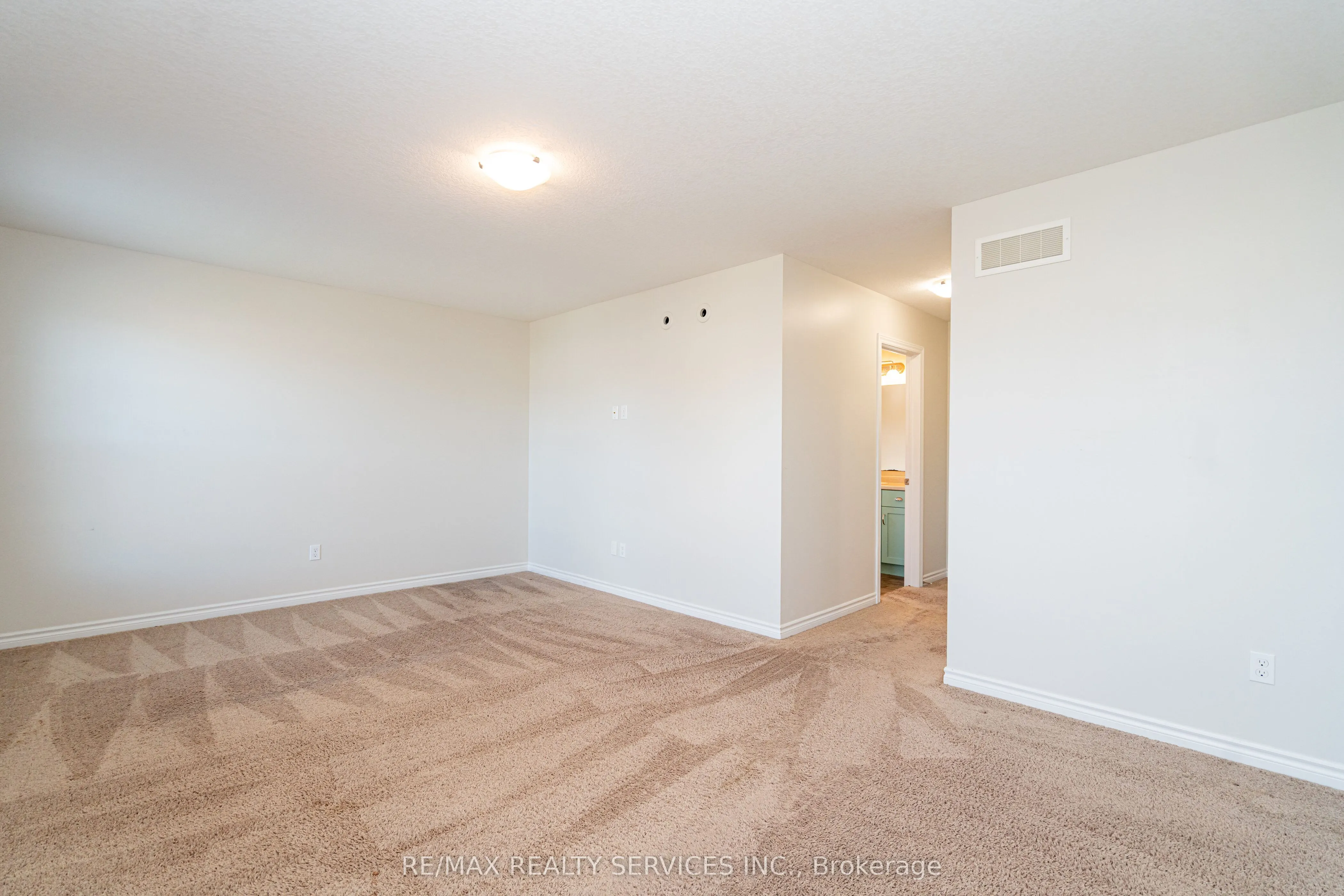 25 Acorn Trail