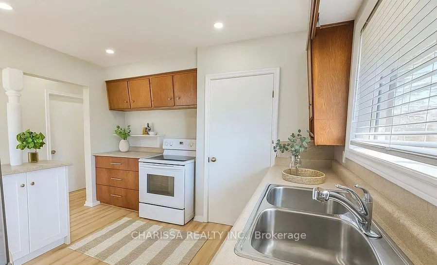 37 KINGSLEA Drive, #Upper