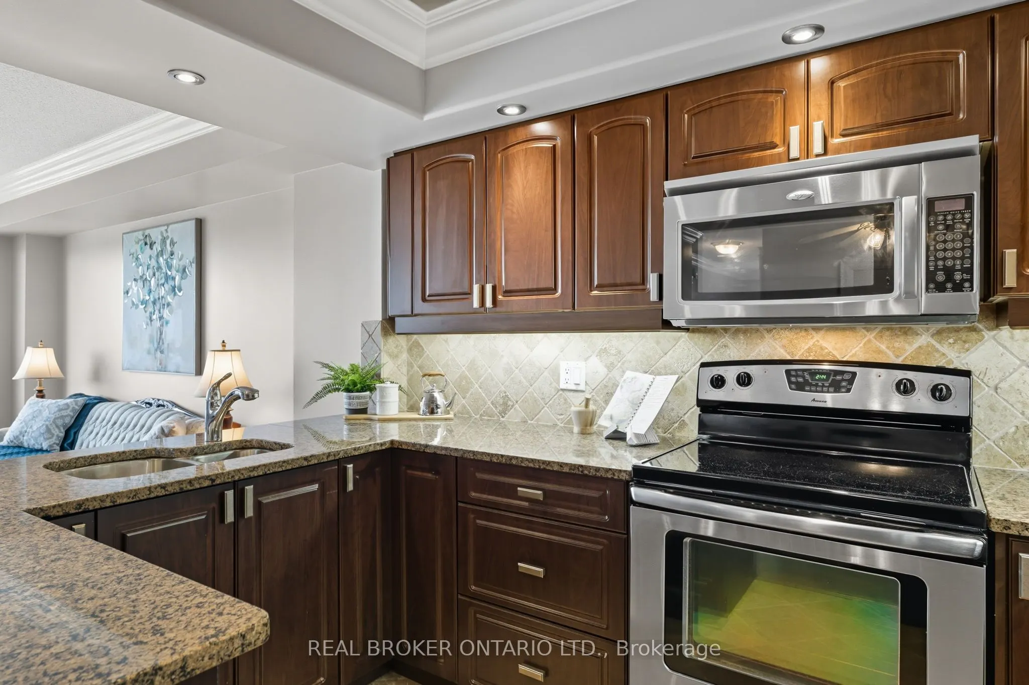 158C McArthur Avenue, #907