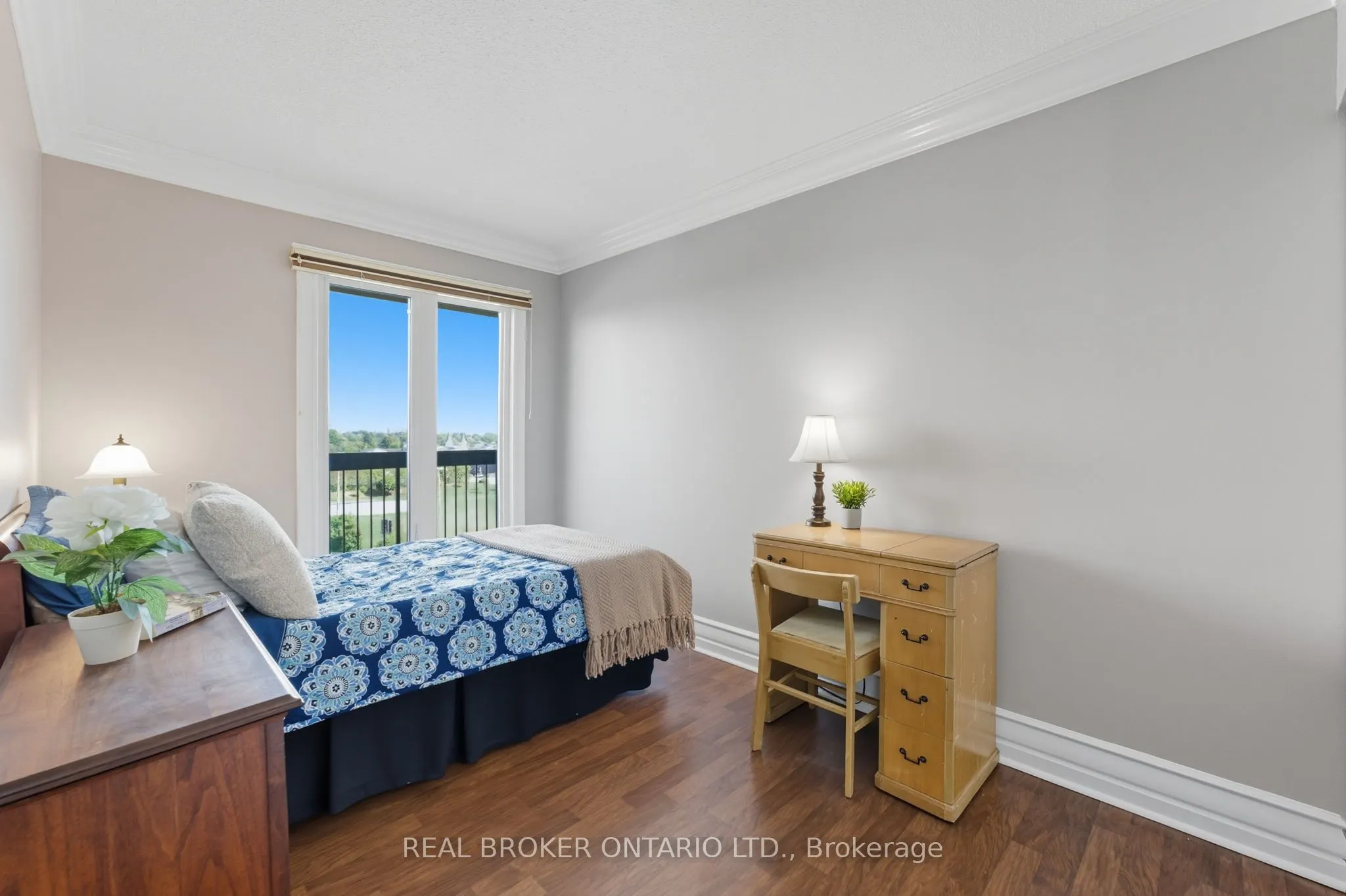 158C McArthur Avenue, #907