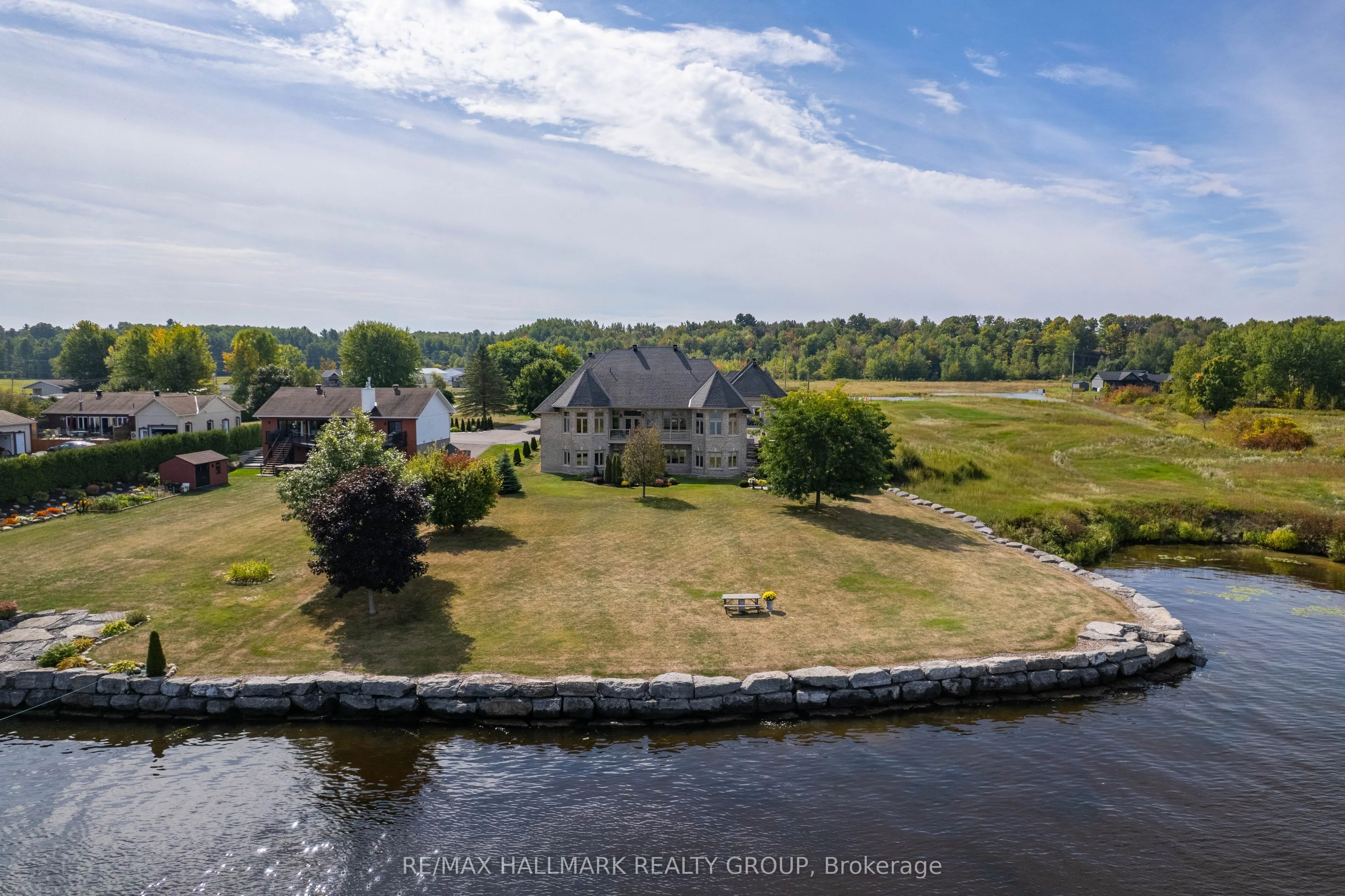 3285 Front Road S