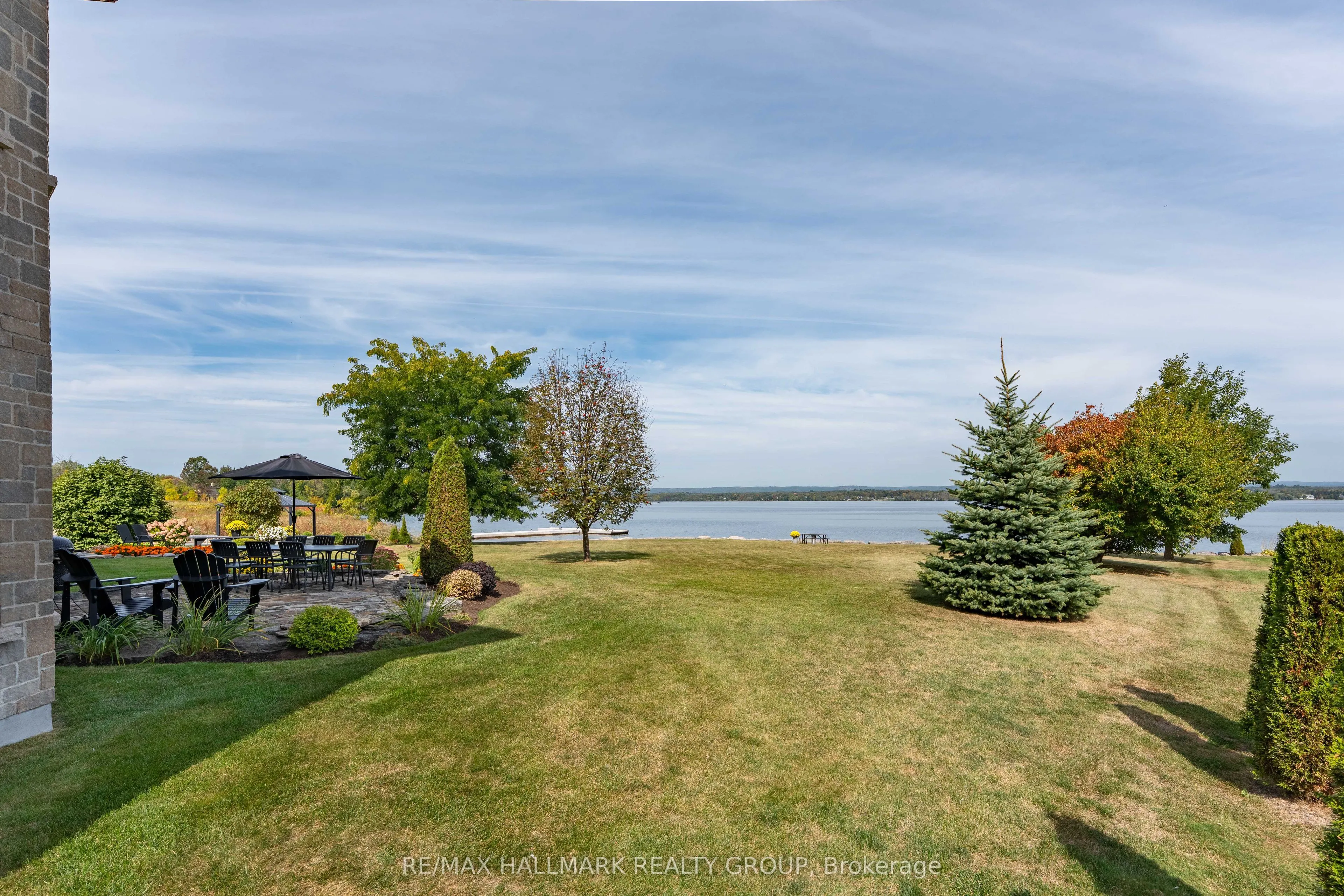 3285 Front Road S