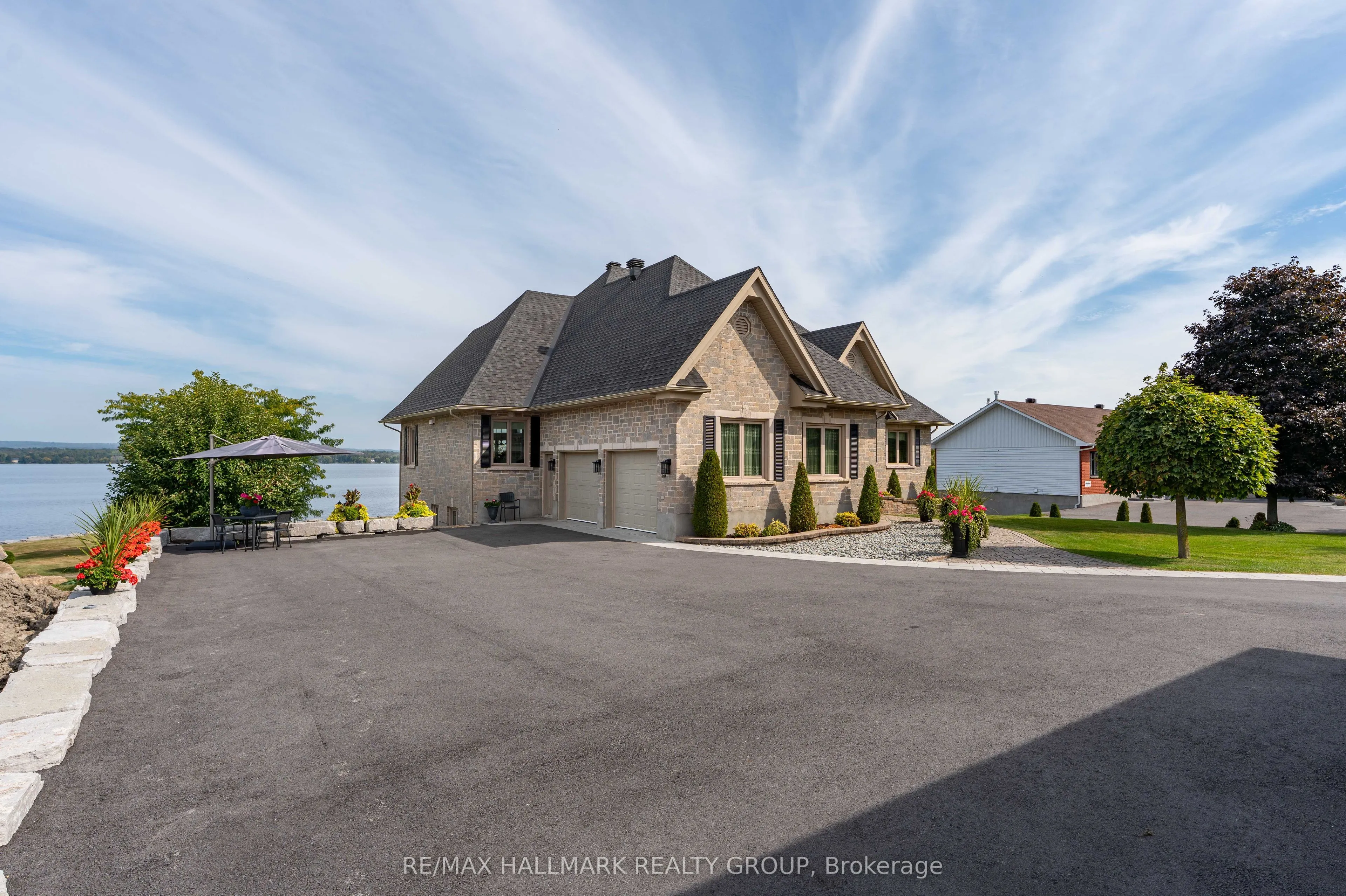 3285 Front Road S