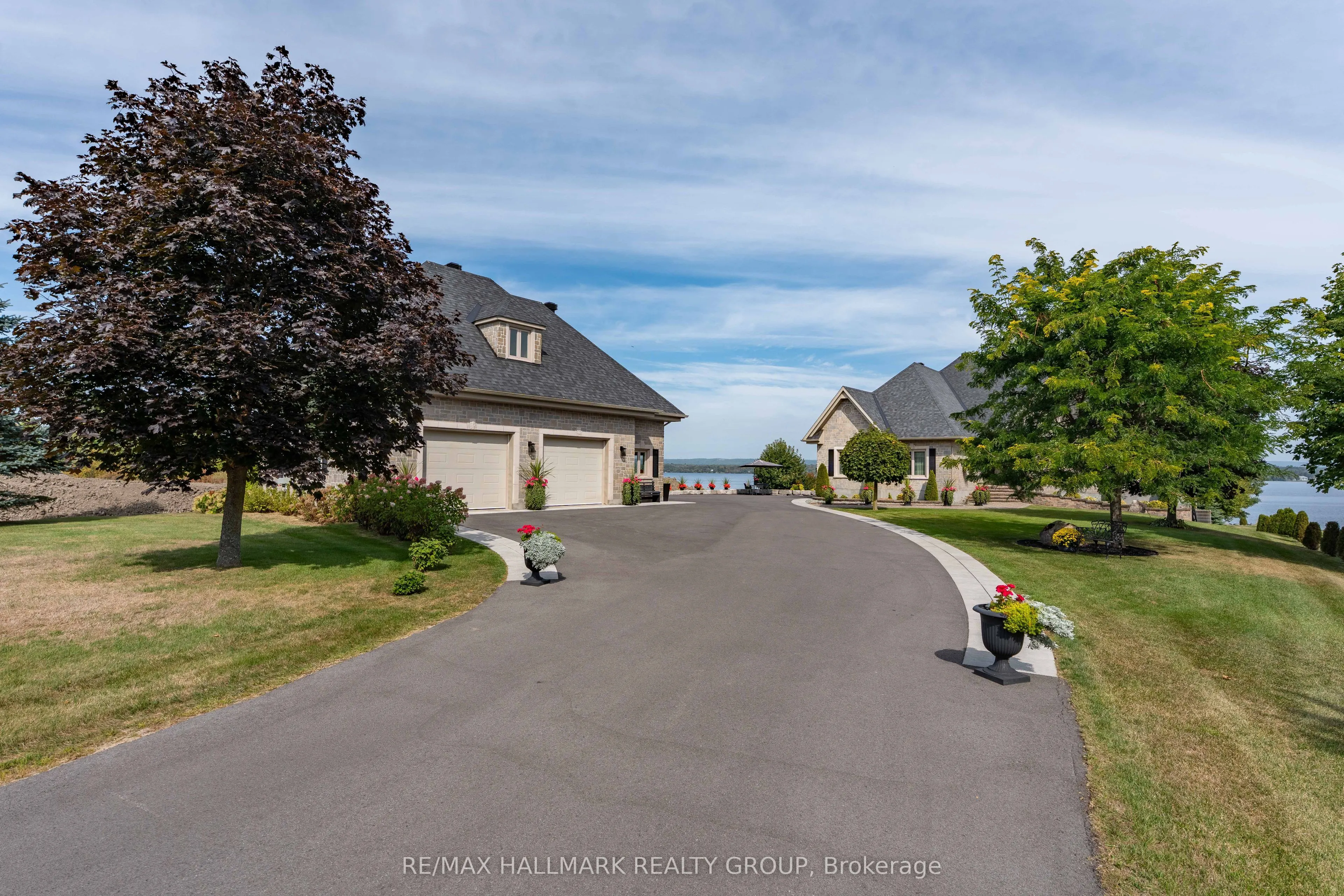 3285 Front Road S