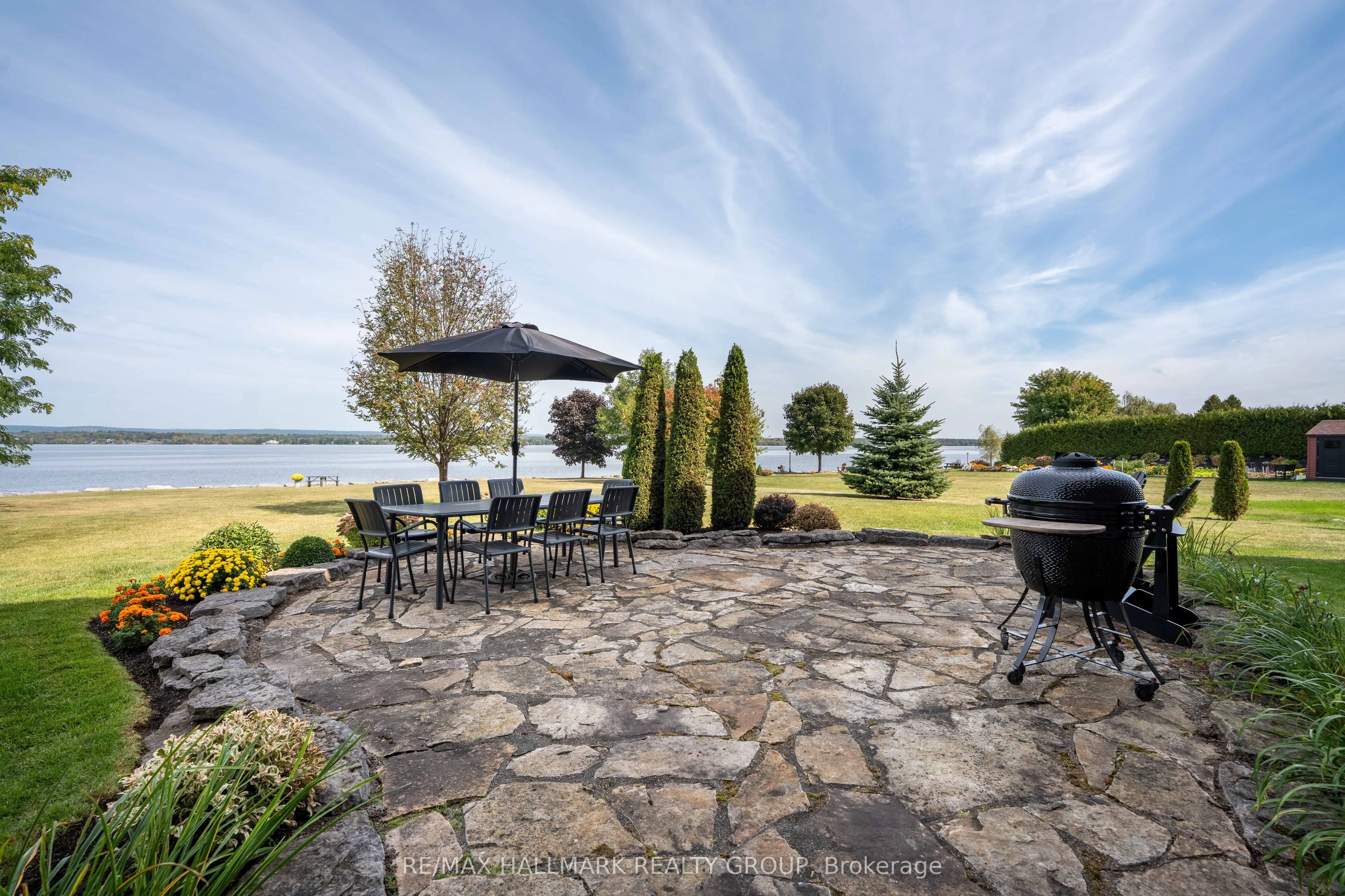 3285 Front Road S