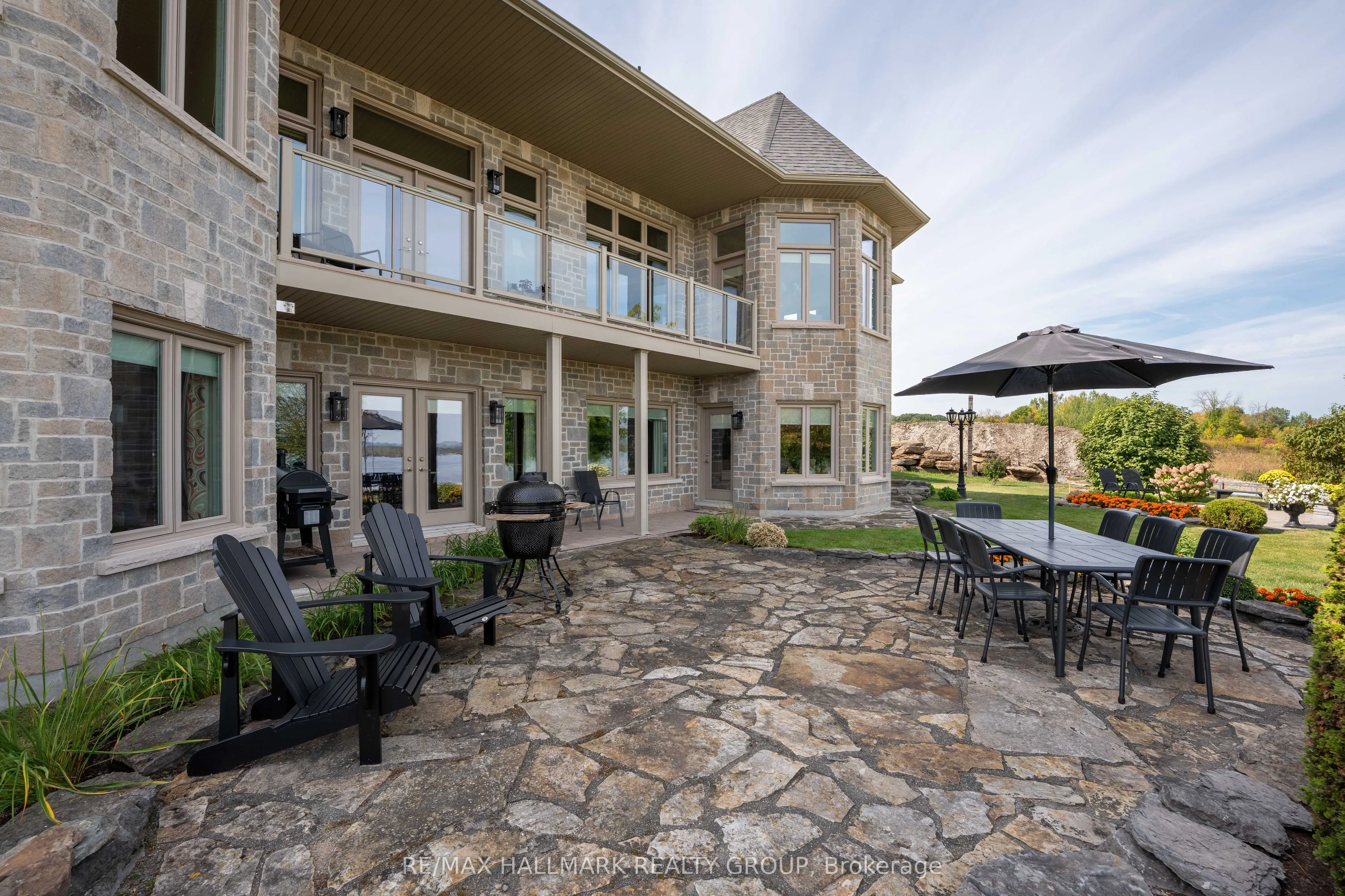 3285 Front Road S