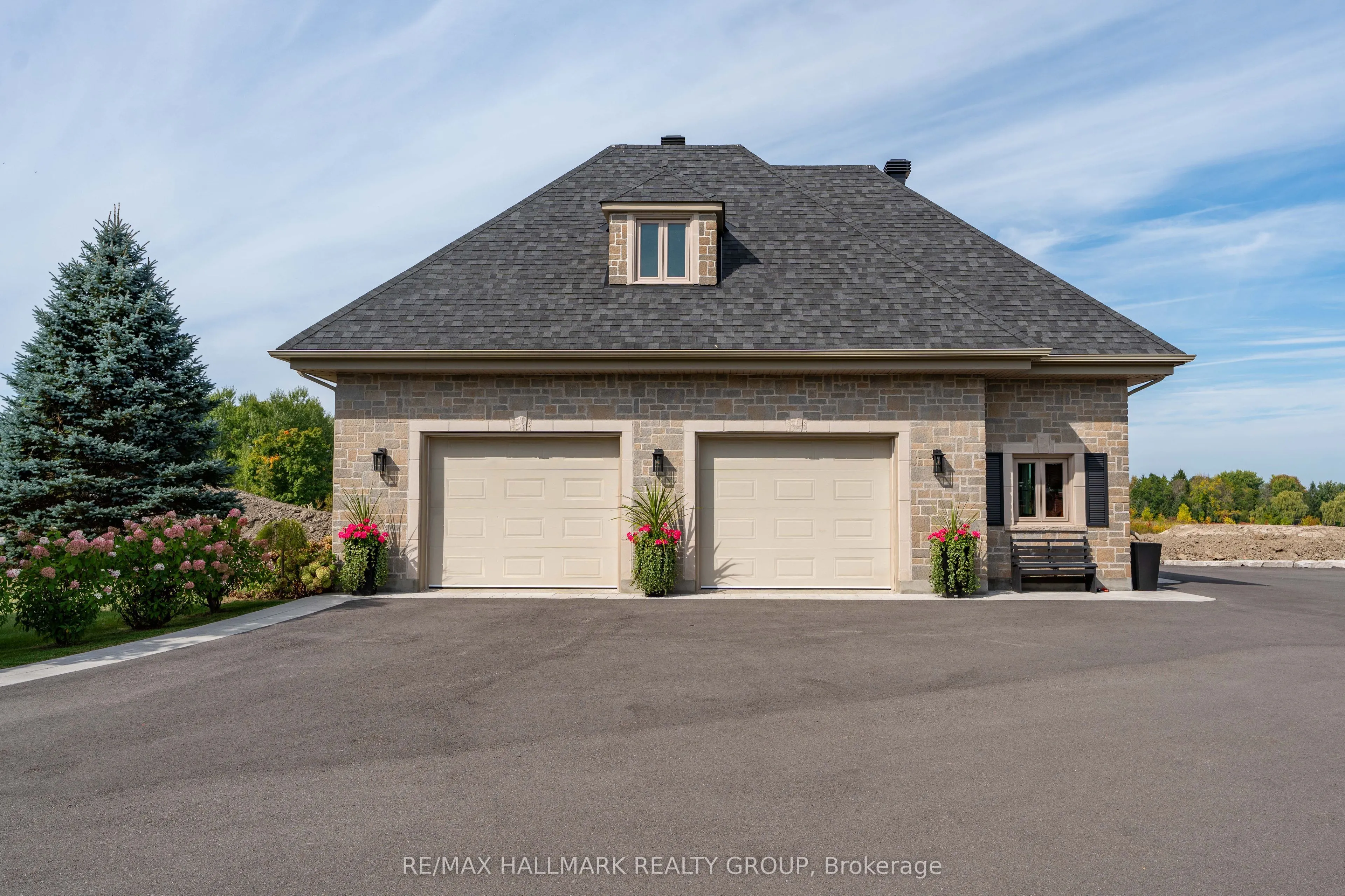 3285 Front Road S