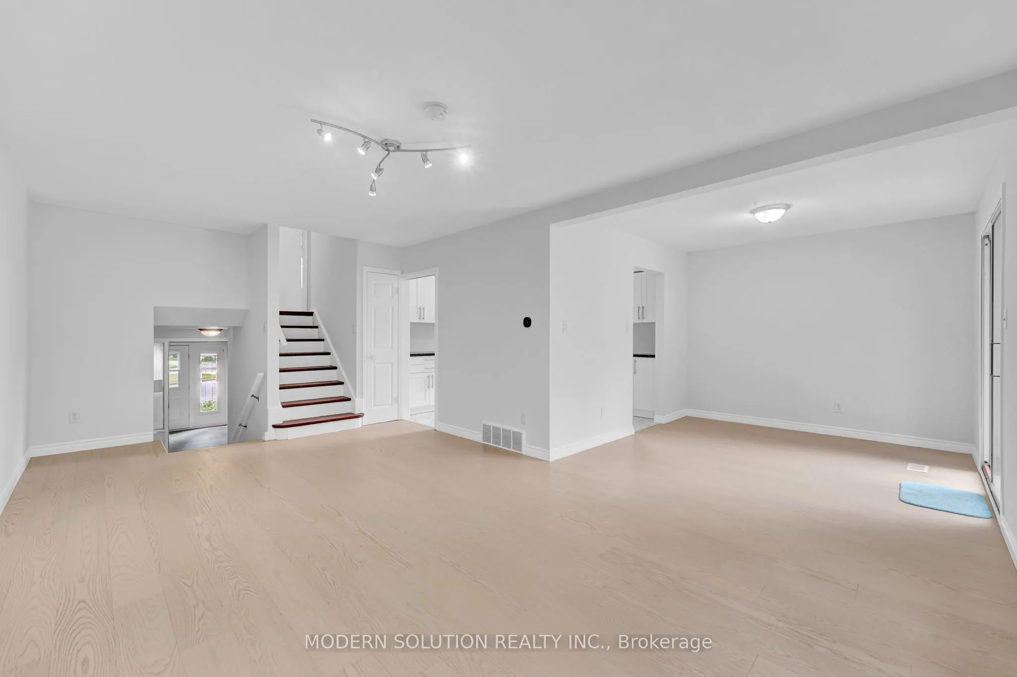 370A Churchill Court