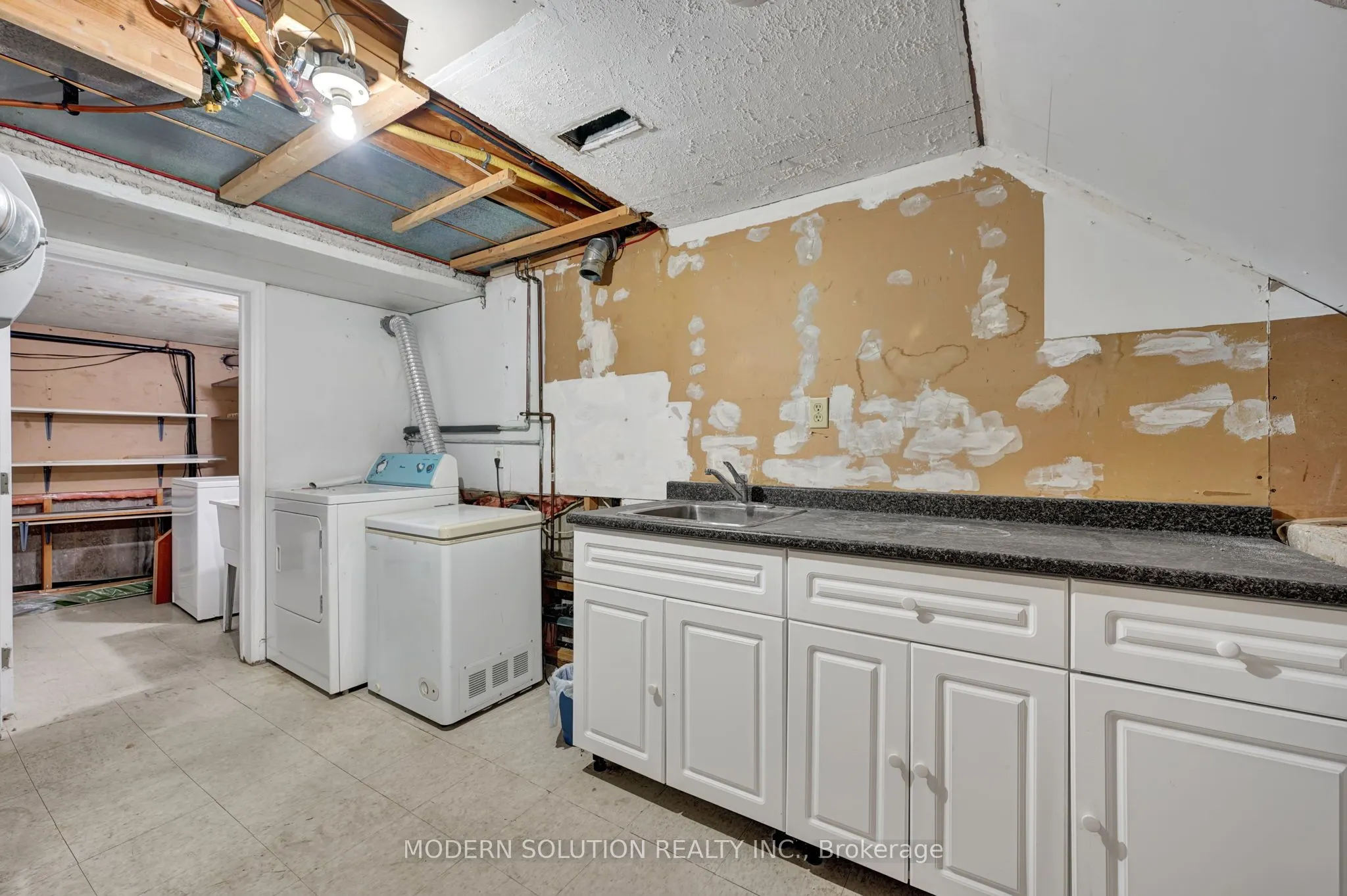 370A Churchill Court