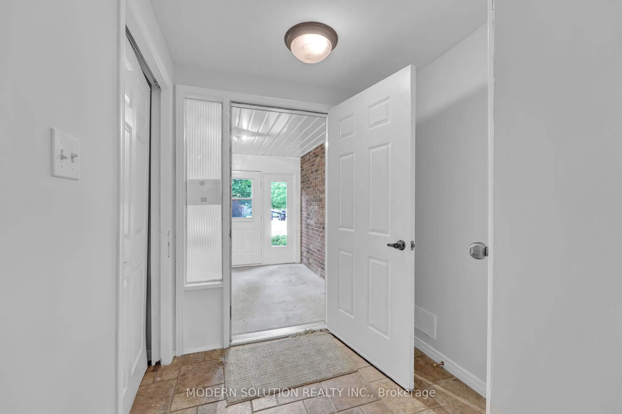 370A Churchill Court