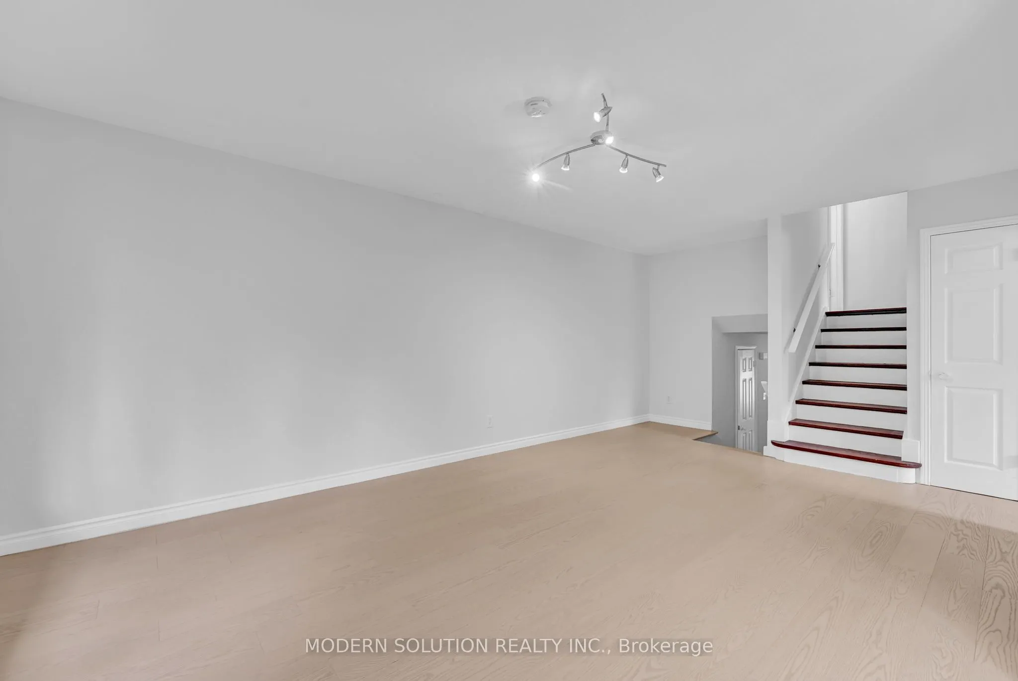 370A Churchill Court