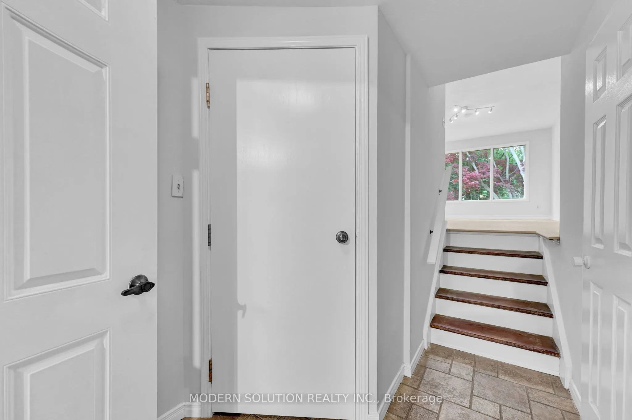 370A Churchill Court