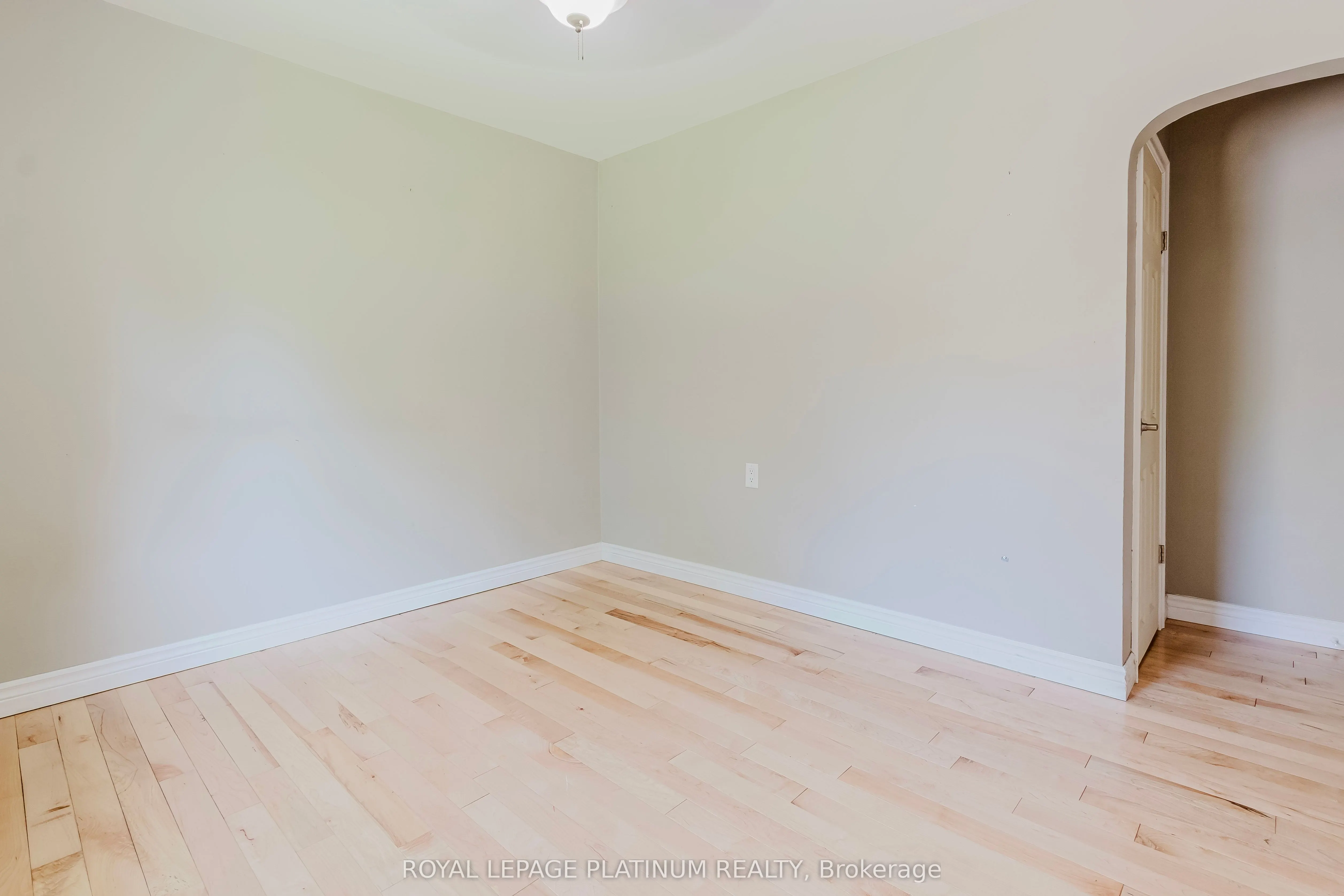 6 Varadi Avenue