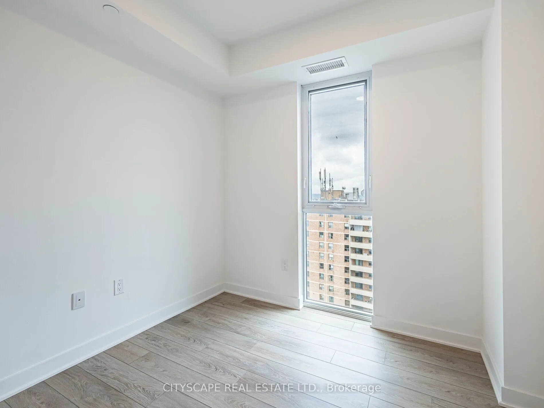2782 Barton Street E, #1507