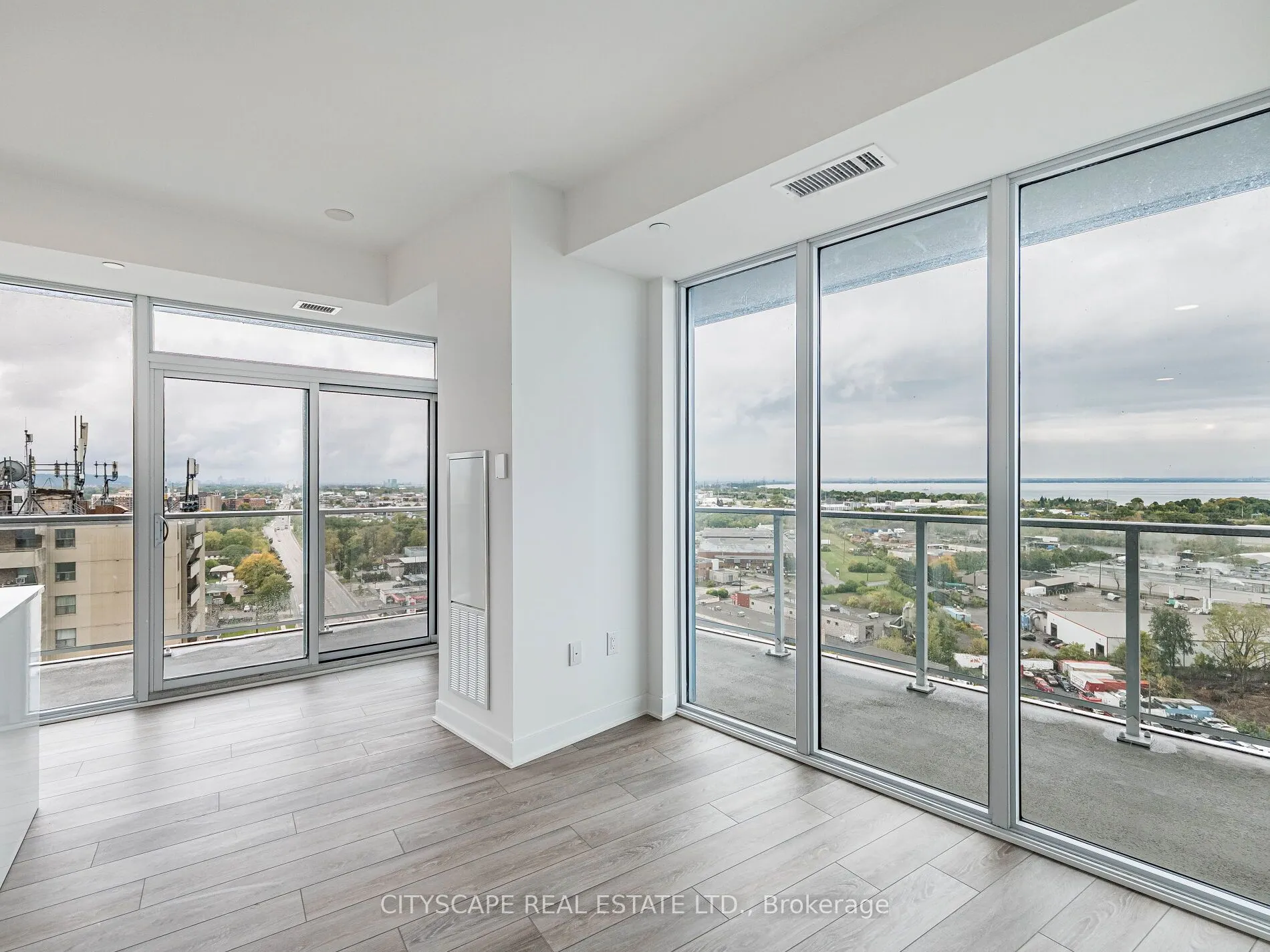 2782 Barton Street E, #1507