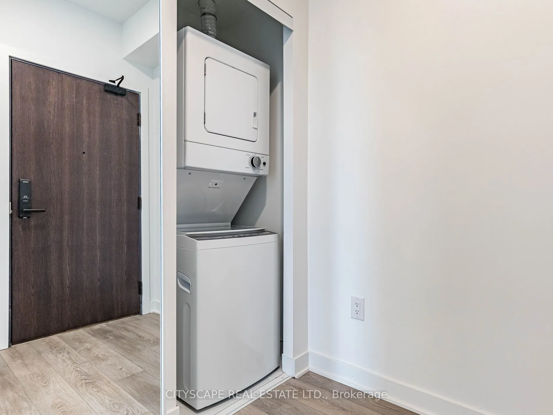2782 Barton Street E, #1507