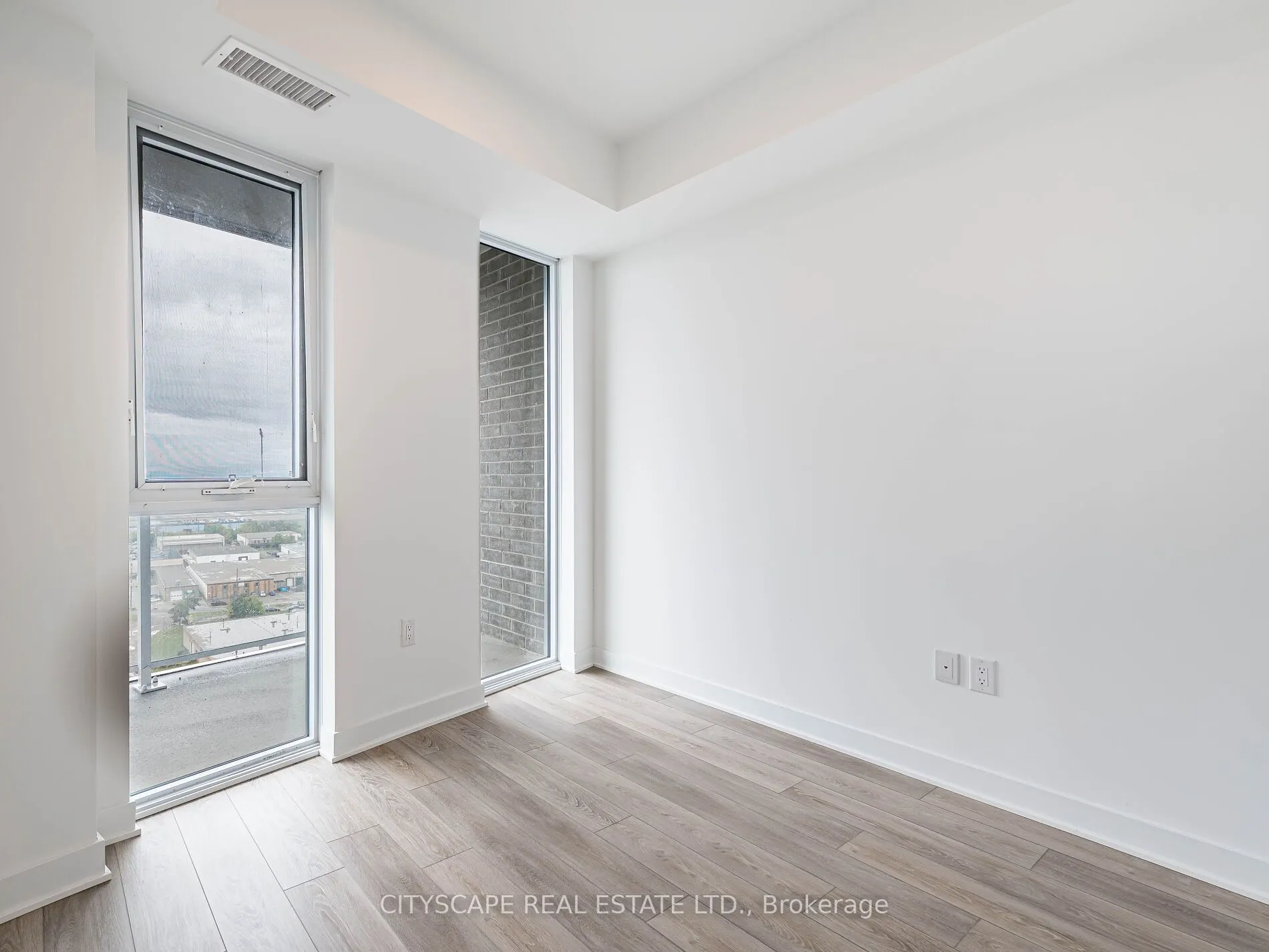2782 Barton Street E, #1507