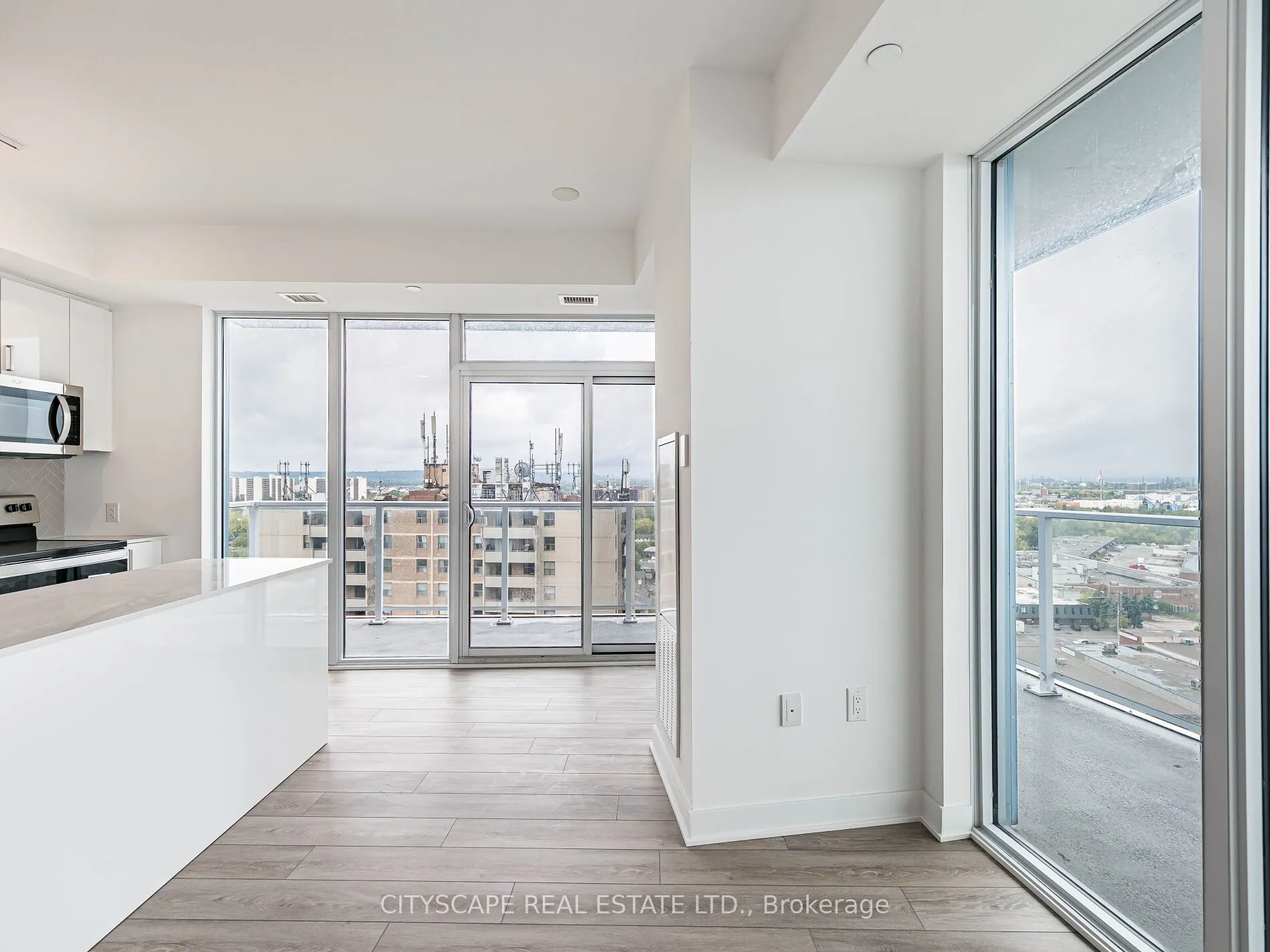 2782 Barton Street E, #1507
