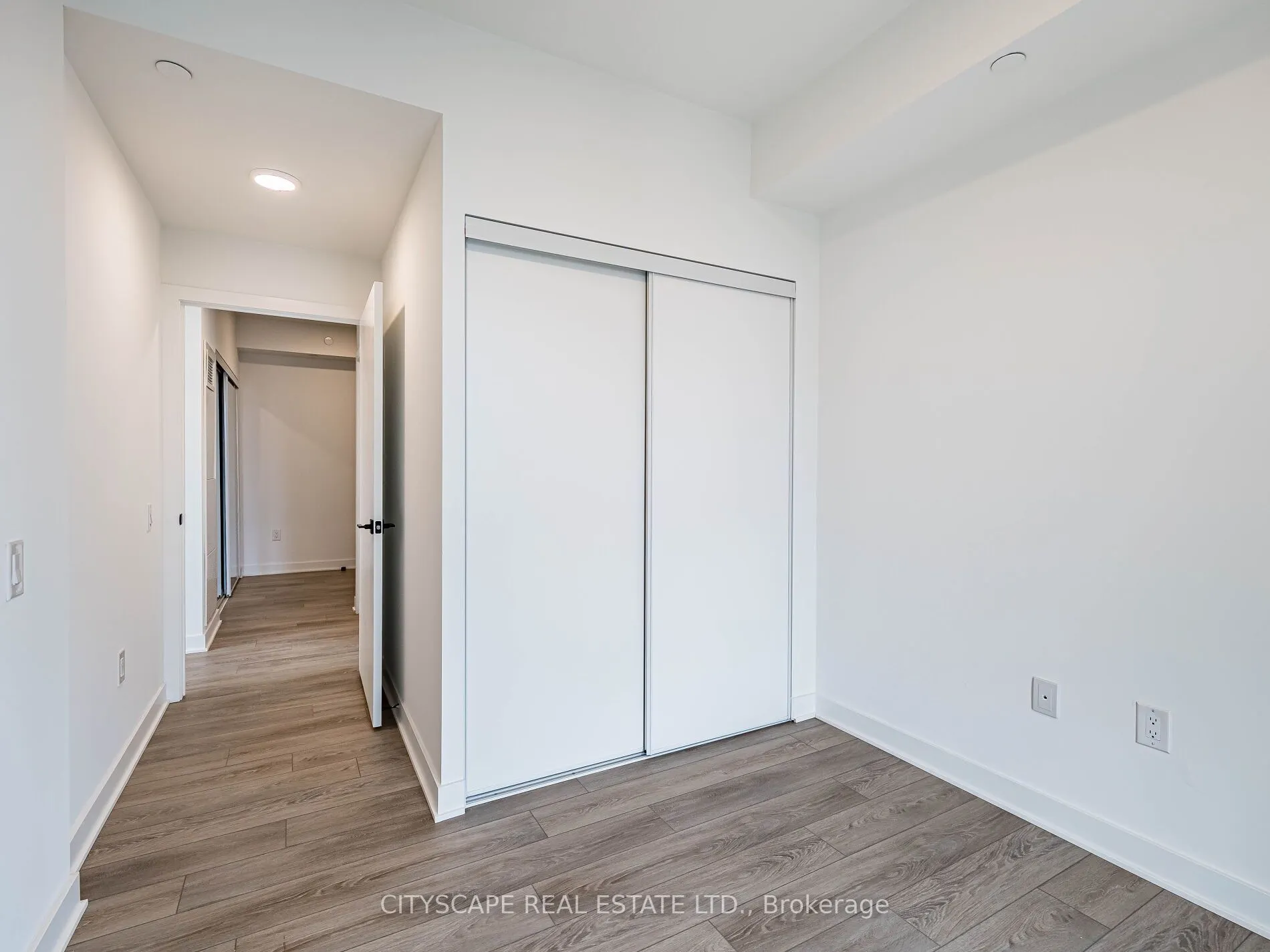 2782 Barton Street E, #1507