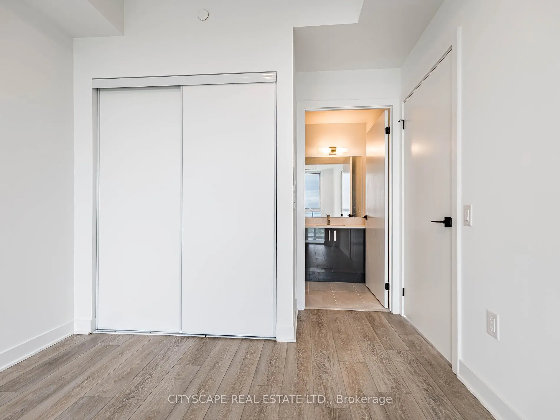 2782 Barton Street E, #1507
