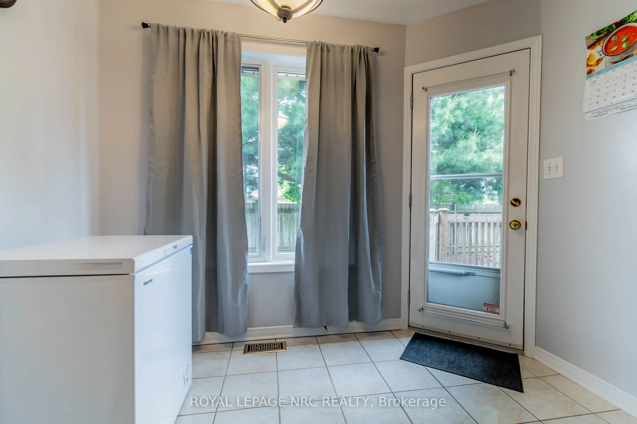 5070 drummond Road, #28