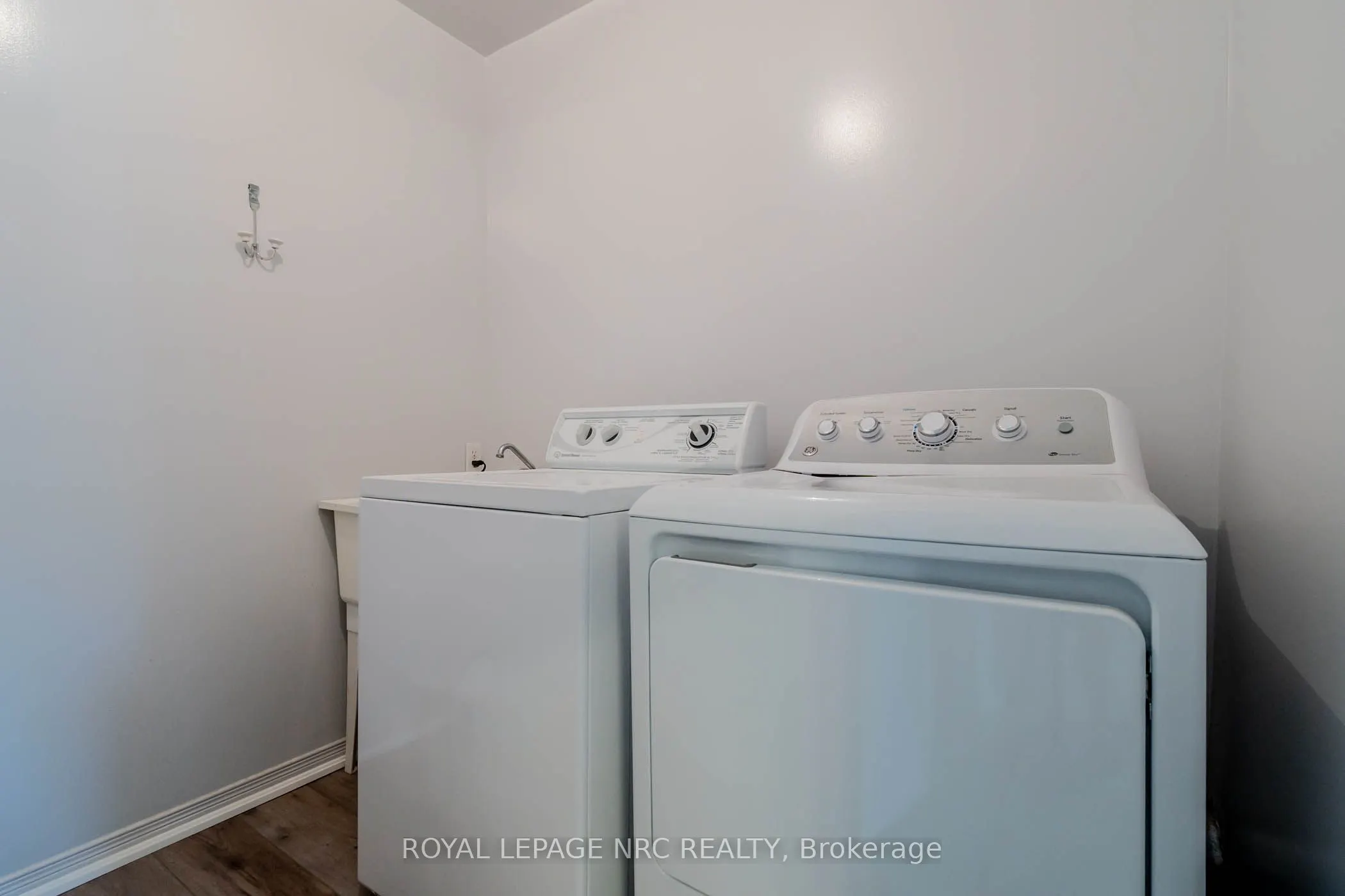 5070 drummond Road, #28