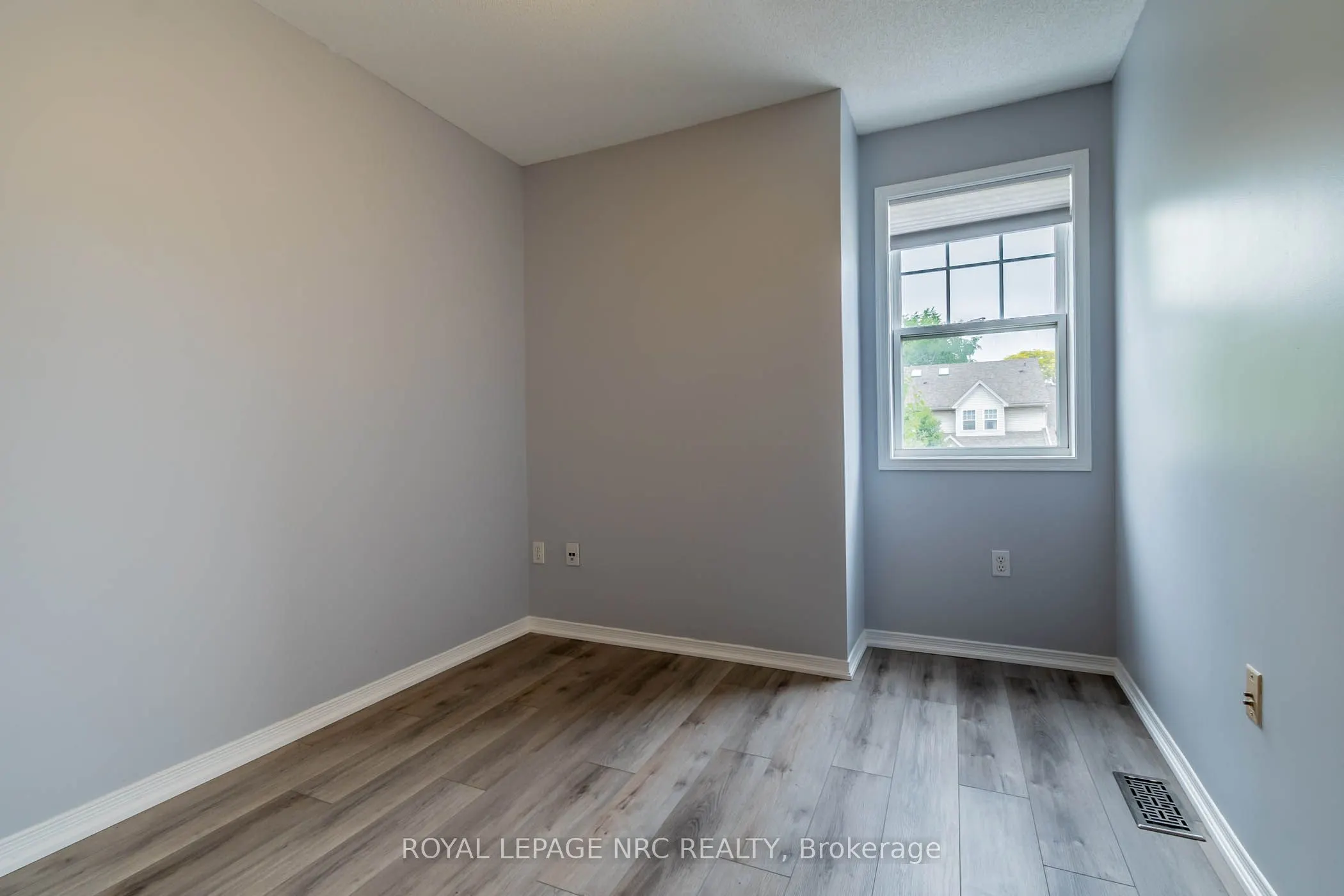 5070 drummond Road, #28
