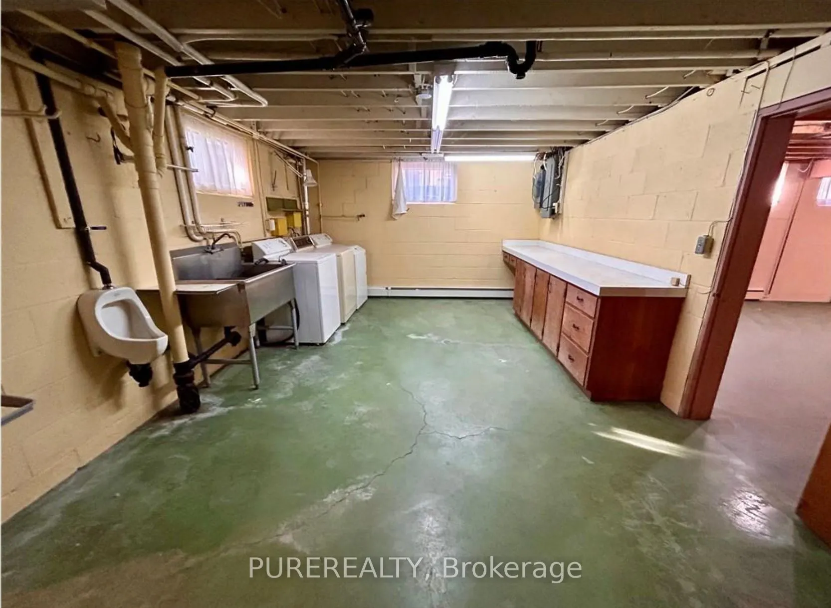 253 Limeridge Road W