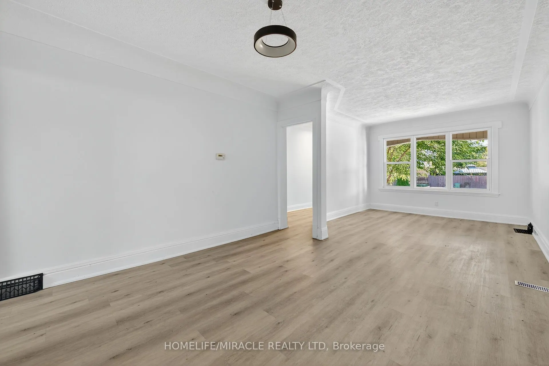 463 Dunsmure Road