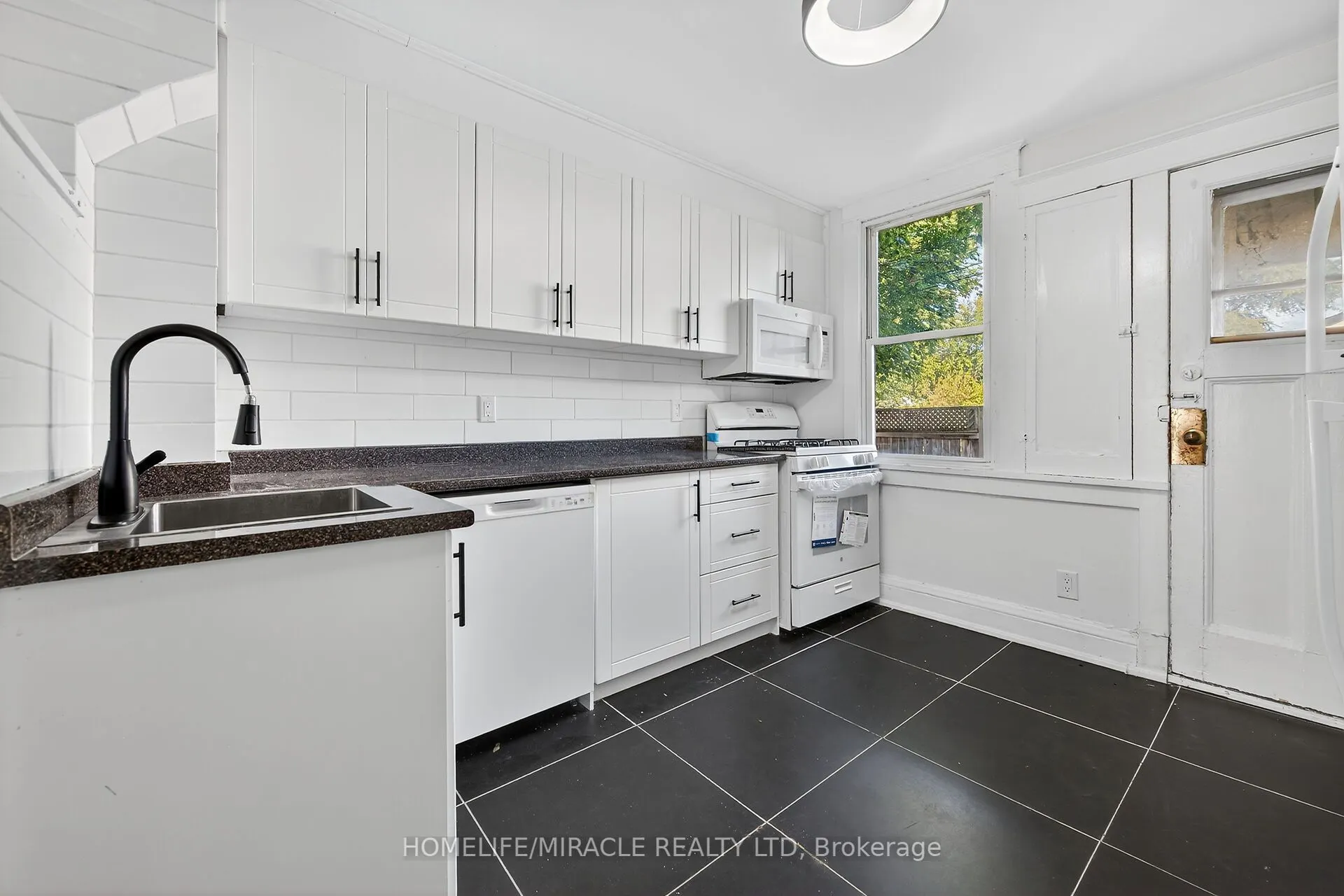 463 Dunsmure Road