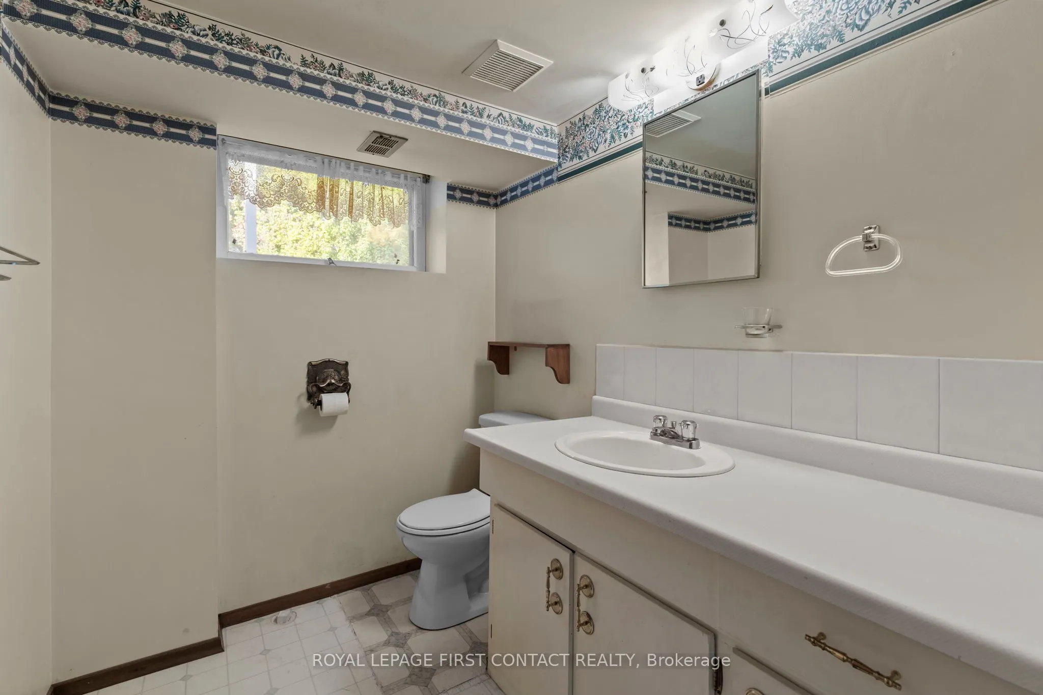 482 St. Vincent Street S