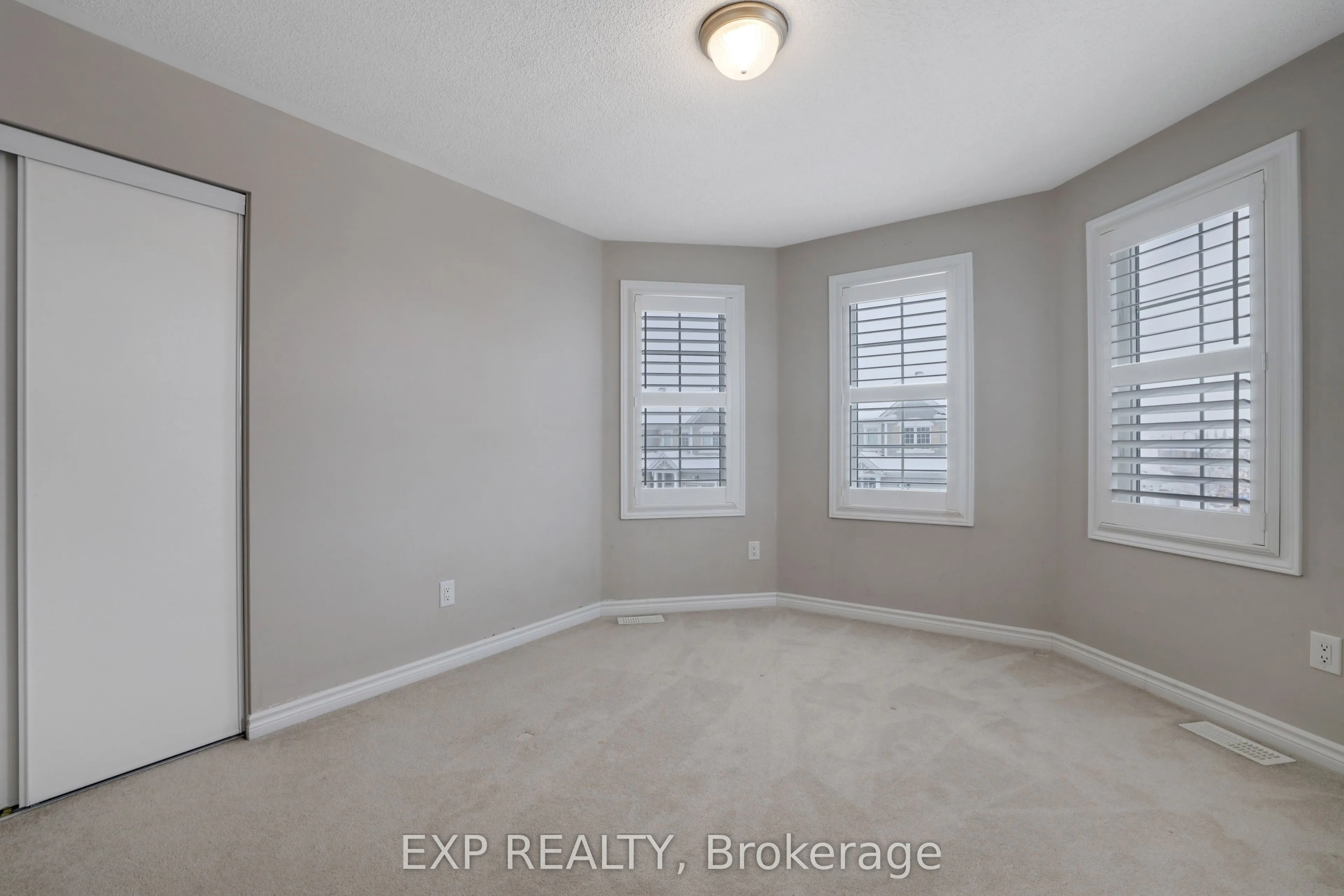 701 Mayfly Crescent